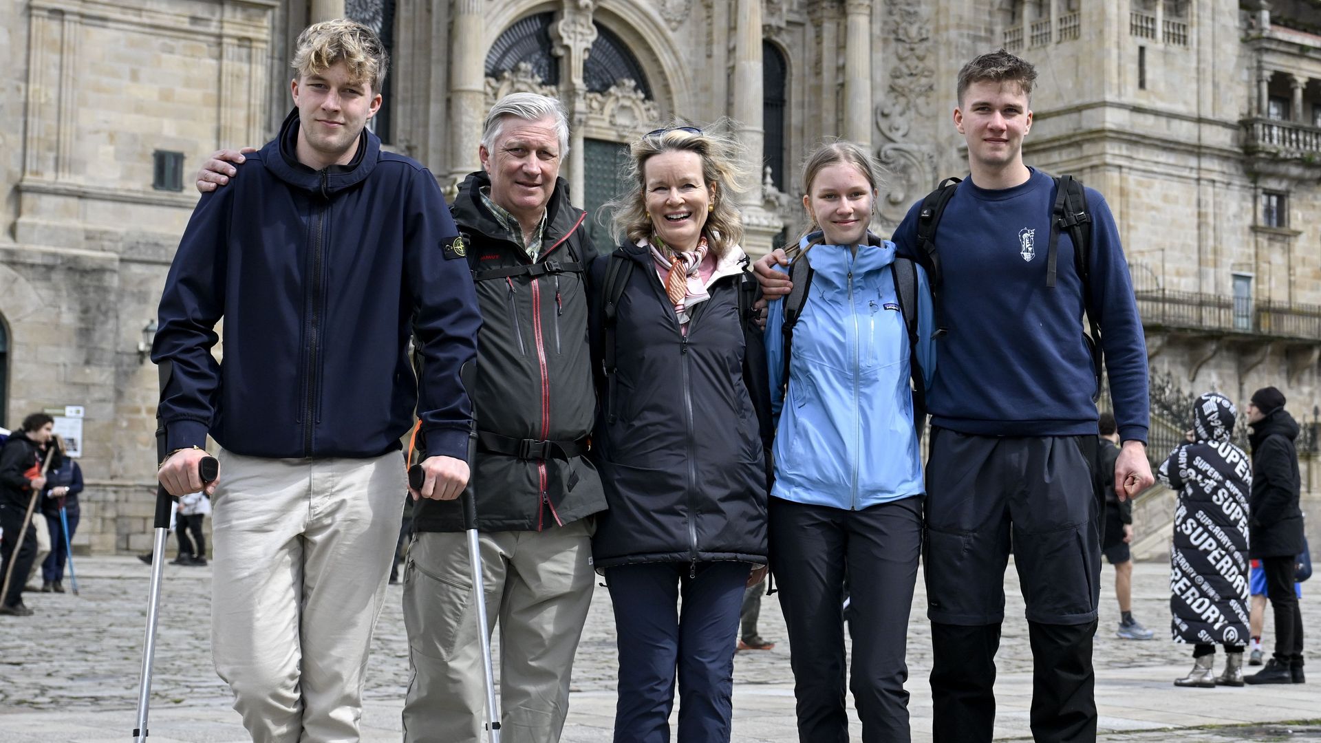 Los Reyes de Bélgica finalizan el Camino de Santiago junto a sus hijos: sus mejores imágenes como peregrinos 