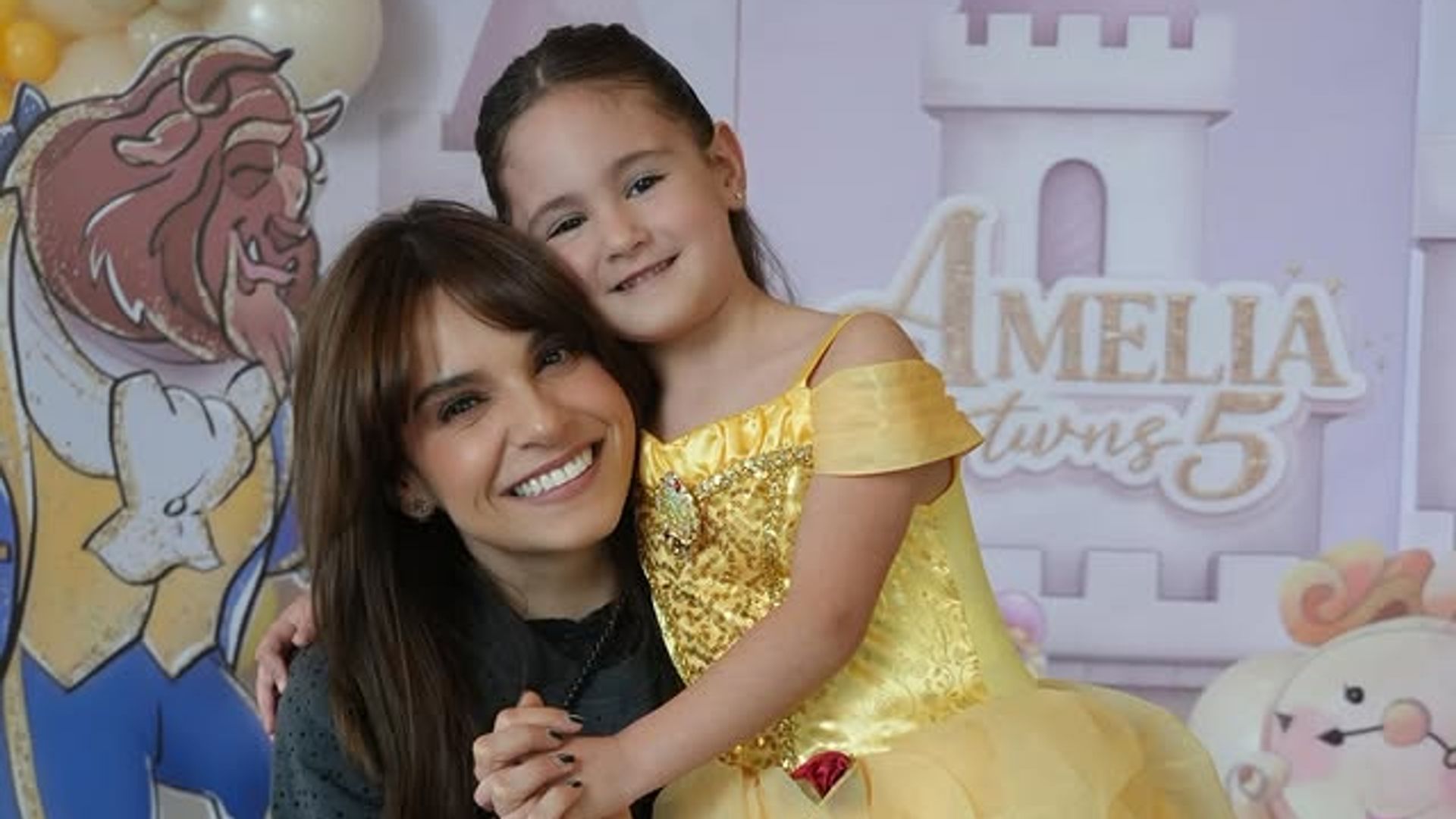 Tania Rincón y su hija Amelia