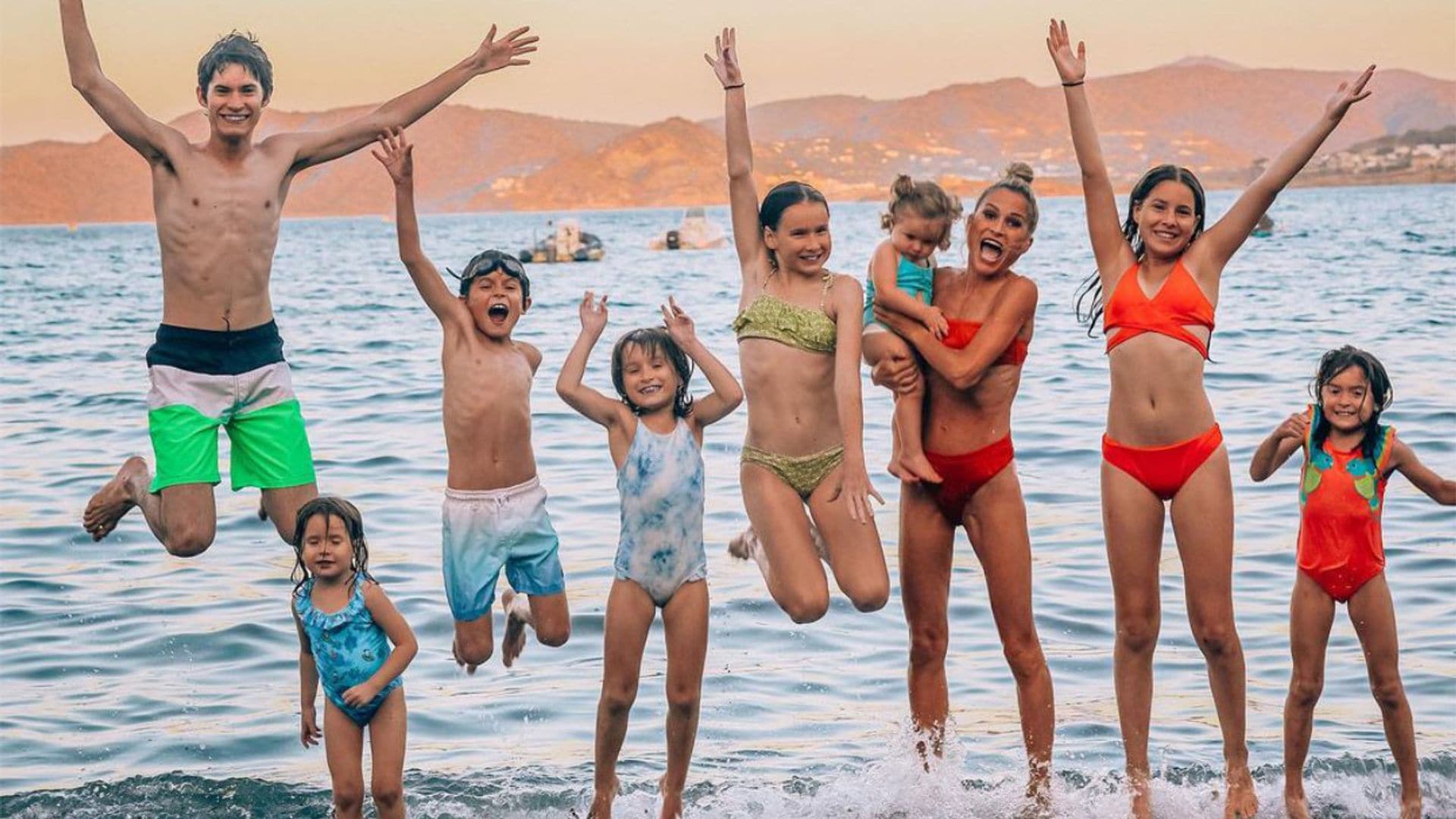 Las imágenes de Verdeliss en la playa con sus ocho hijos y cumpliendo una tradición familiar