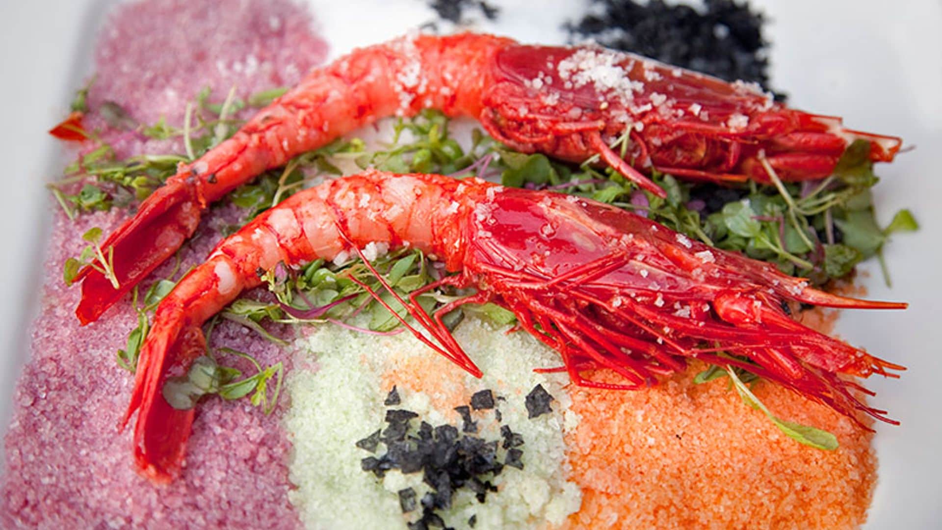 Gamba roja en papillote con flor de sal ahumada