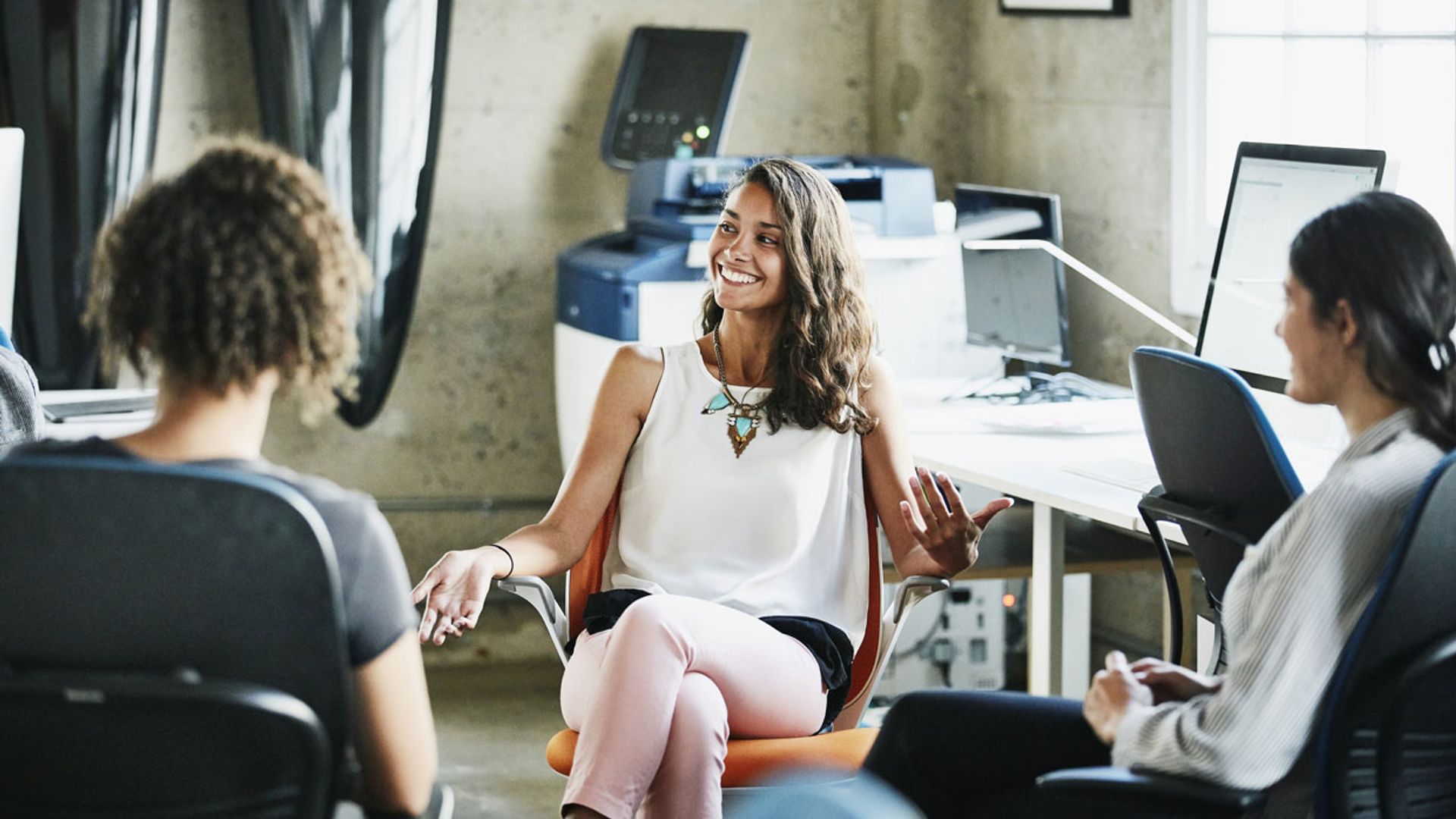 5 límites que tienes que poner en el trabajo que te ayudarán a ser más feliz