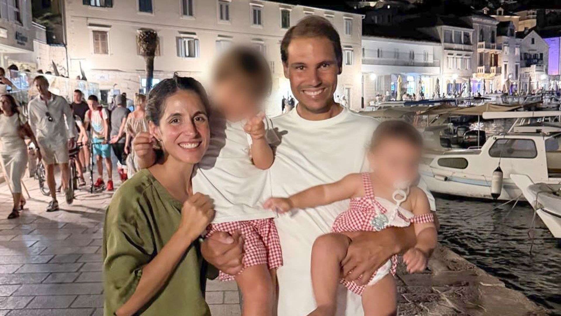 Rafa y Mery con sus dos hijos
