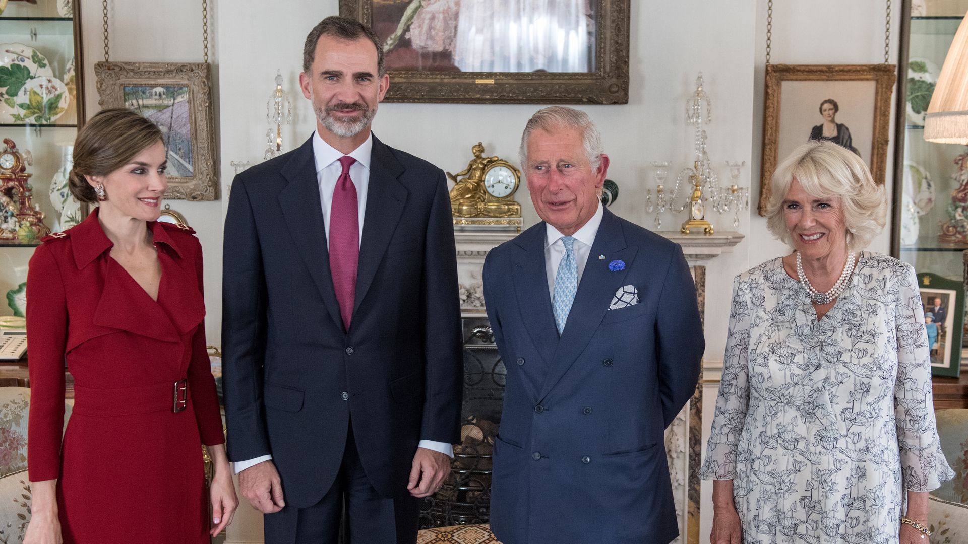 Los reyes Felipe y Letizia con Carlos y Camilla en Clarence House en 2017