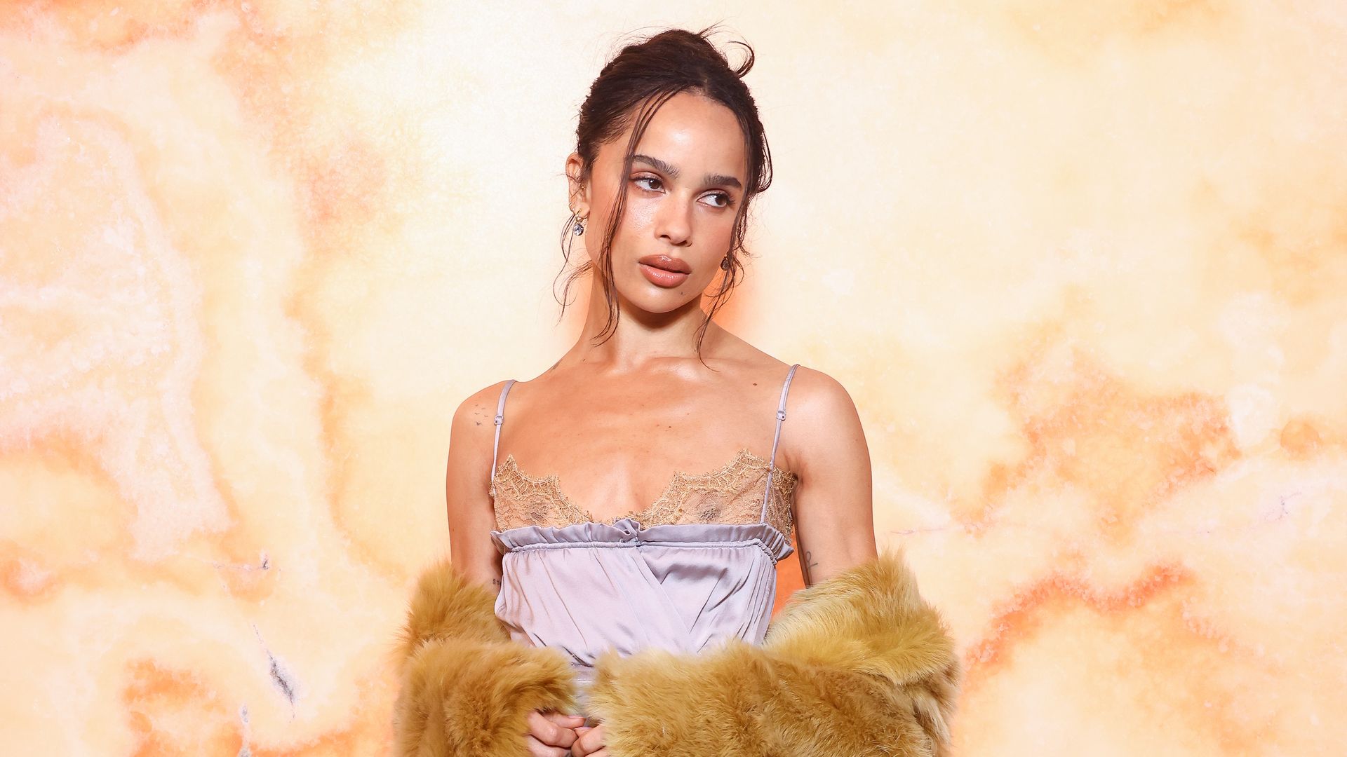 Zoë Kravitz reinterpreta un 'look' icónico de Carrie Bradshaw en Nueva York