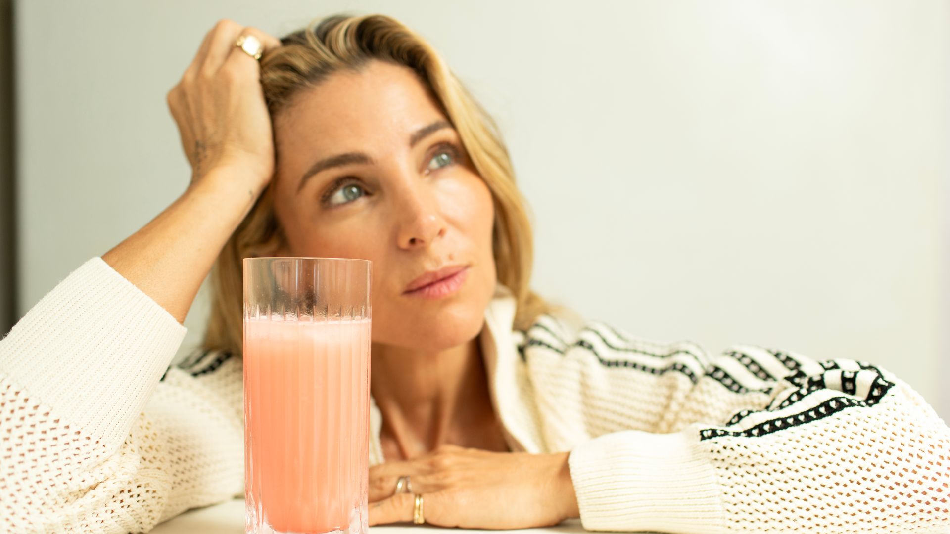 Elsa Pataky sobre su hábito para dormir mejor: "Hago ayuno intermitente, en Australia cenamos muy temprano, sobre las 18:30 horas"