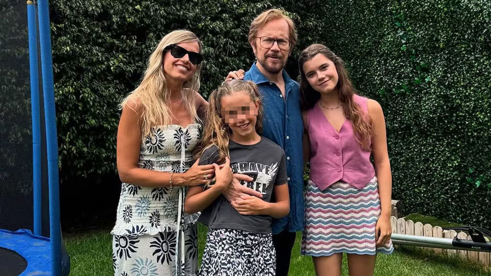 Santiago Segura con su mujer y sus hijas