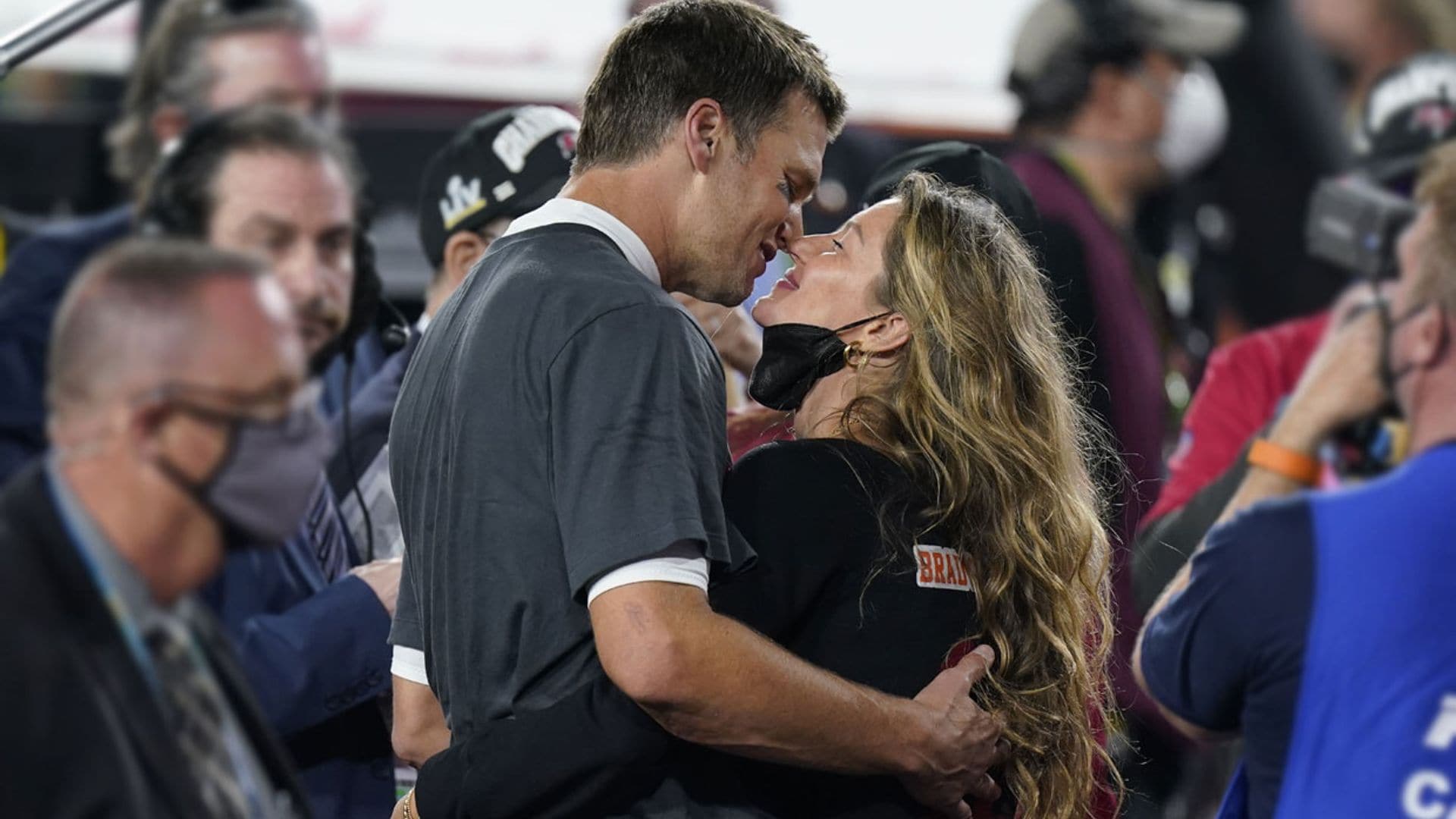 Se desvela la insistente petición de Gisele a Tom tras su último beso de la victoria