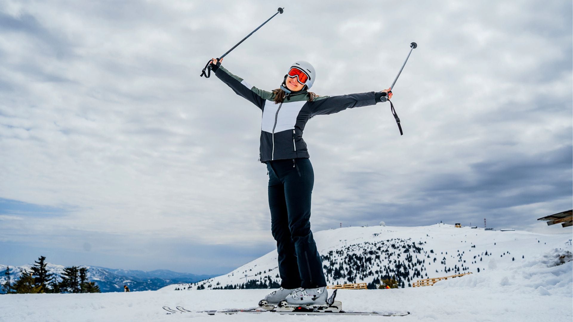 Si estás planeando una escapada a la nieve, necesitas esta cazadora de esquí que arrasa en Amazon