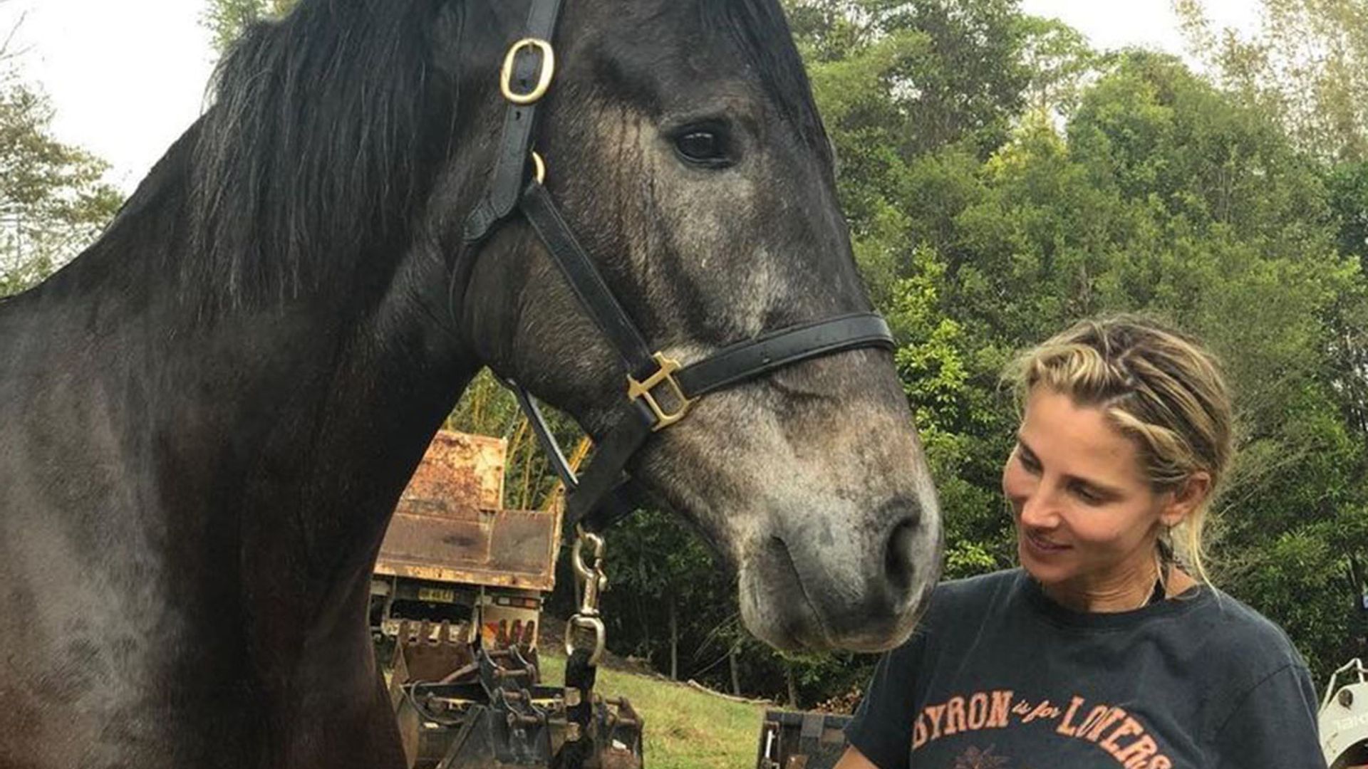 Elsa Pataky presume de su miniamazona: 'Cuando tu hija te roba el caballo y no los zapatos'