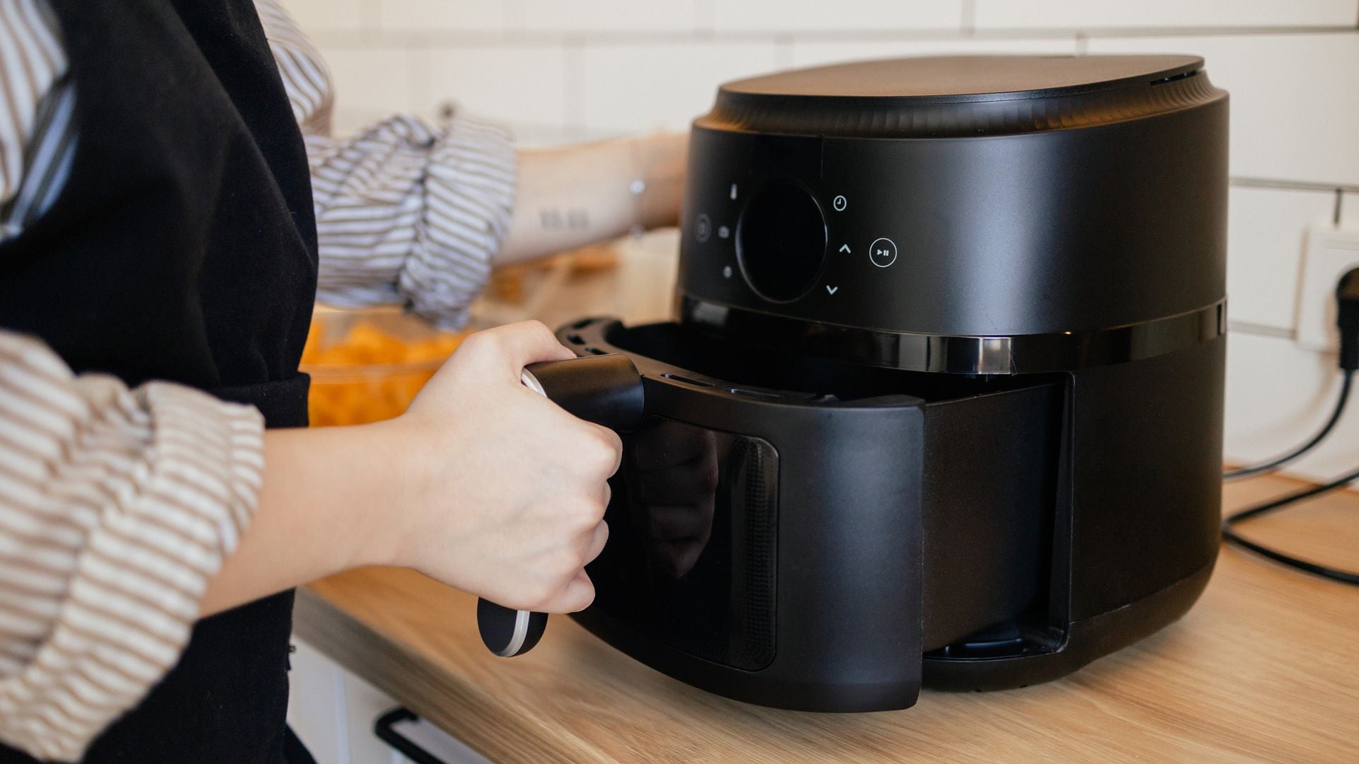 Solo 34 €: esta freidora de aire está a precio mínimo y es perfecta para el verano
