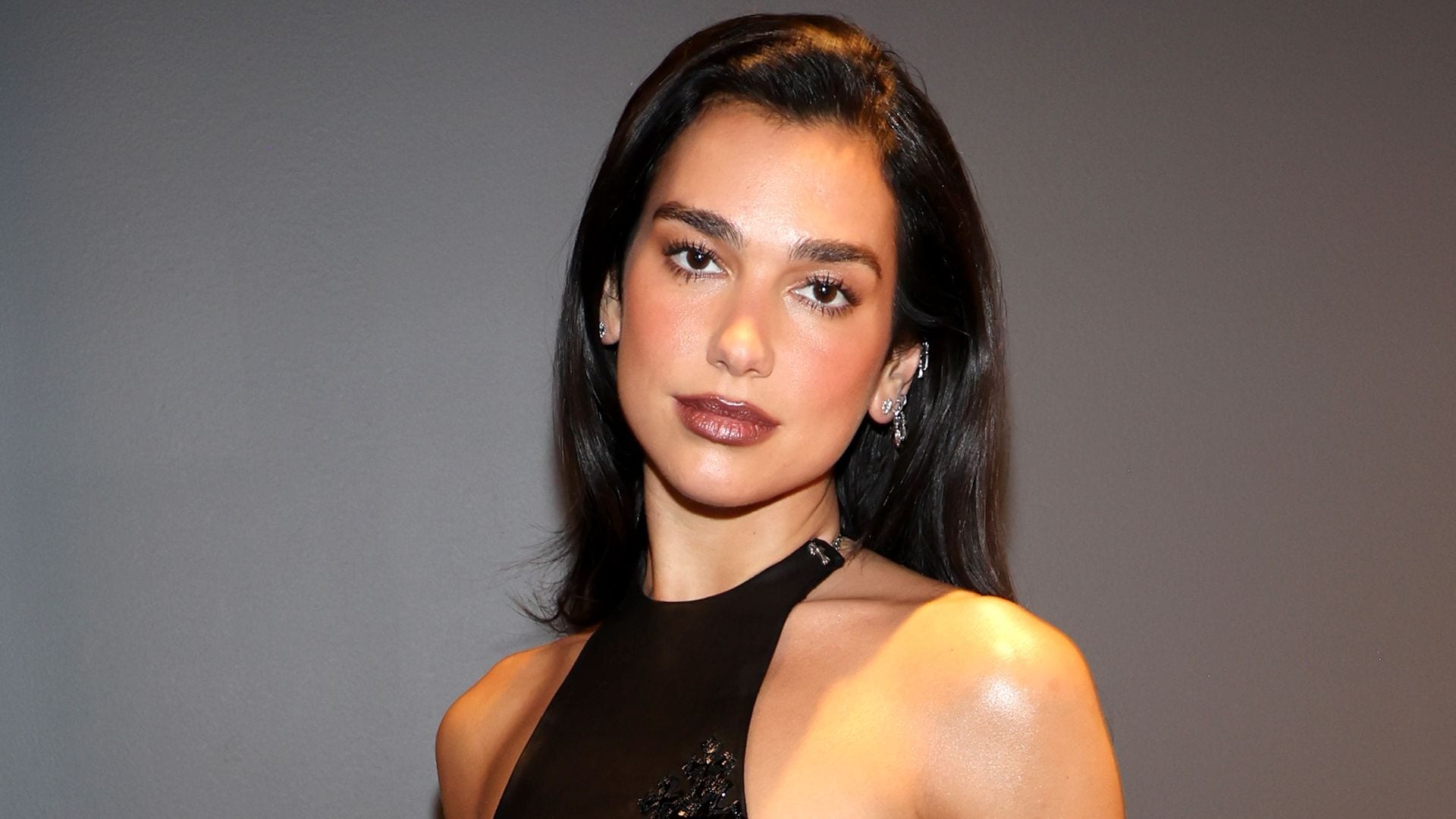 Cómo se consigue el maquillaje gótico del momento: un look de fiesta que puedes llevar en Halloween