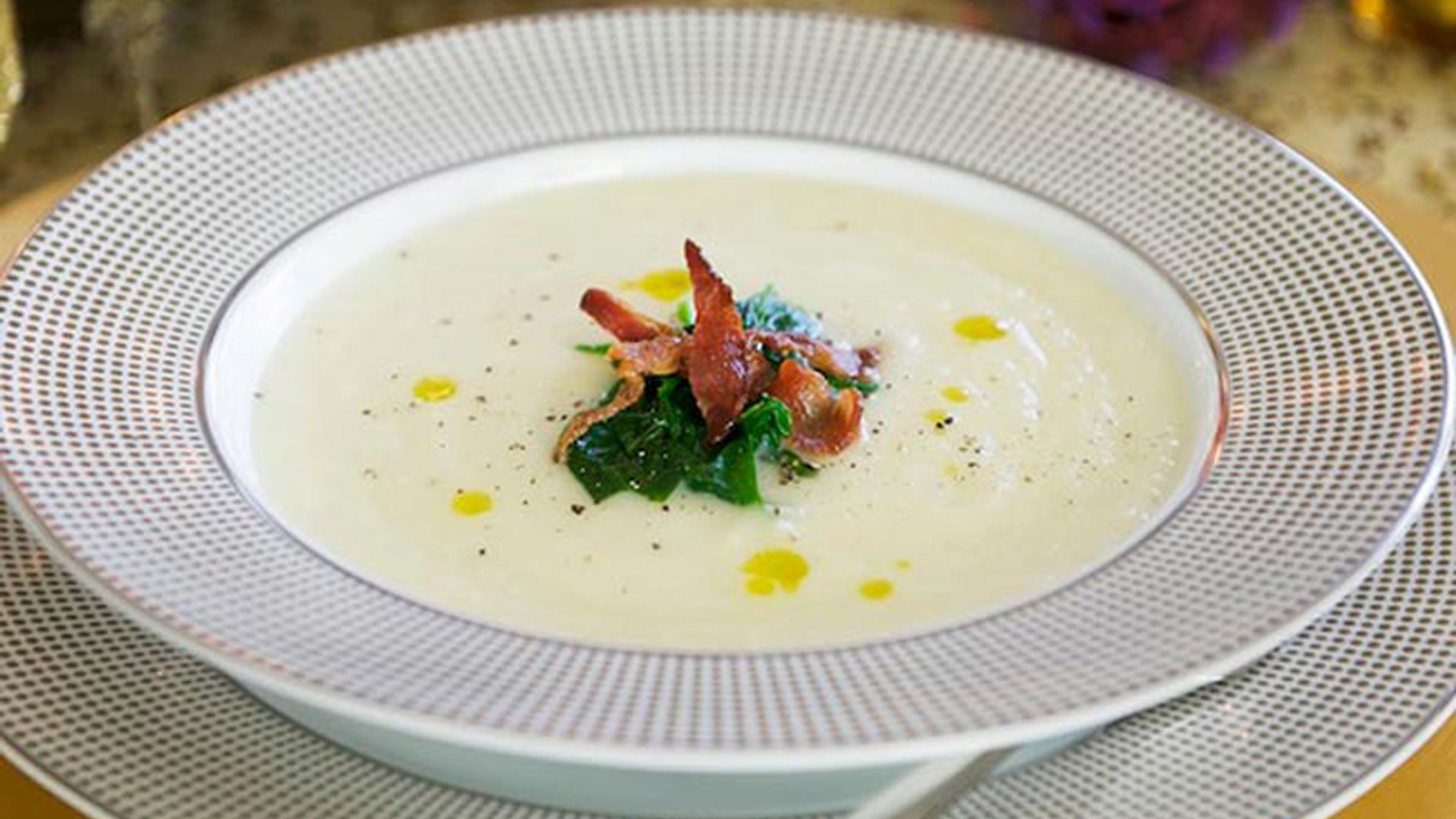 Crema de alcachofas con beicon
