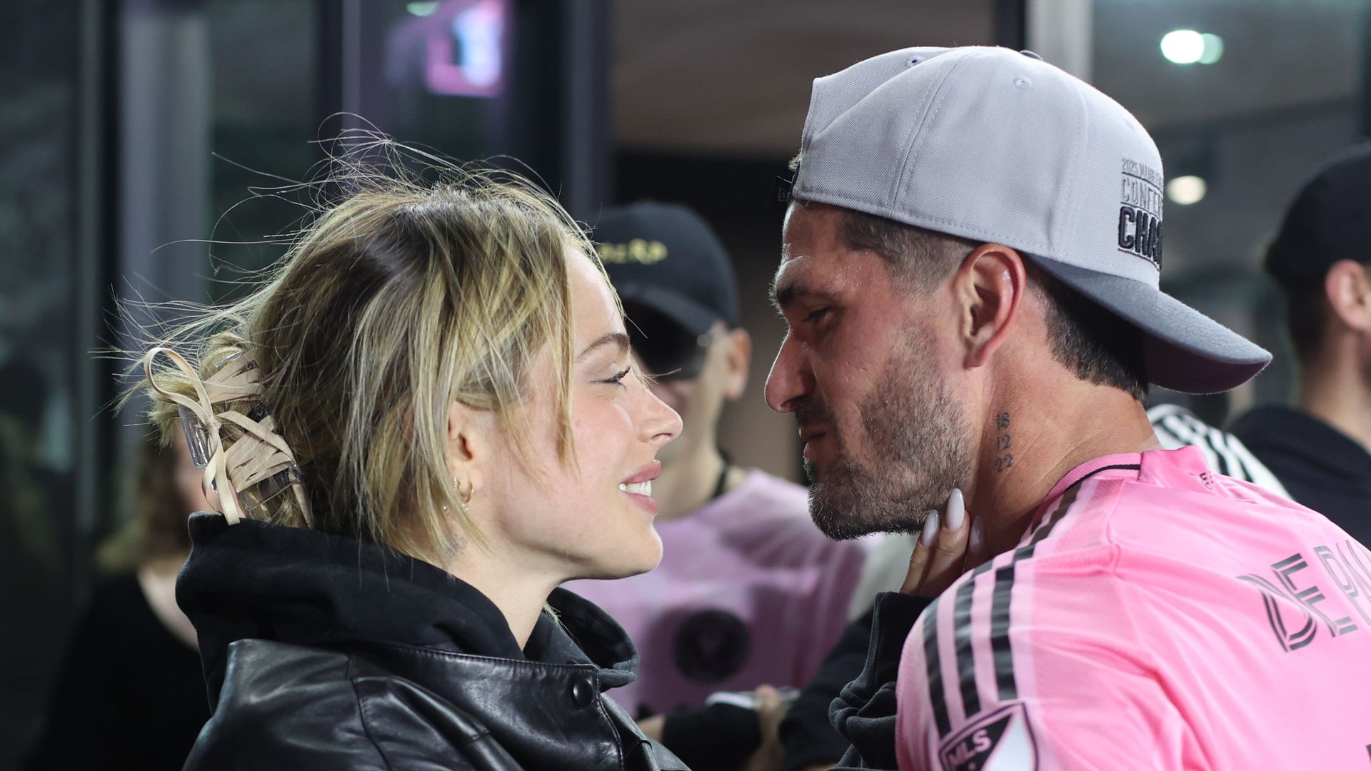 Rumores de boda entre Tini y Rodrigo De Paul: repasamos su historia de amor y las pistas que ha dejado en algunas de sus canciones