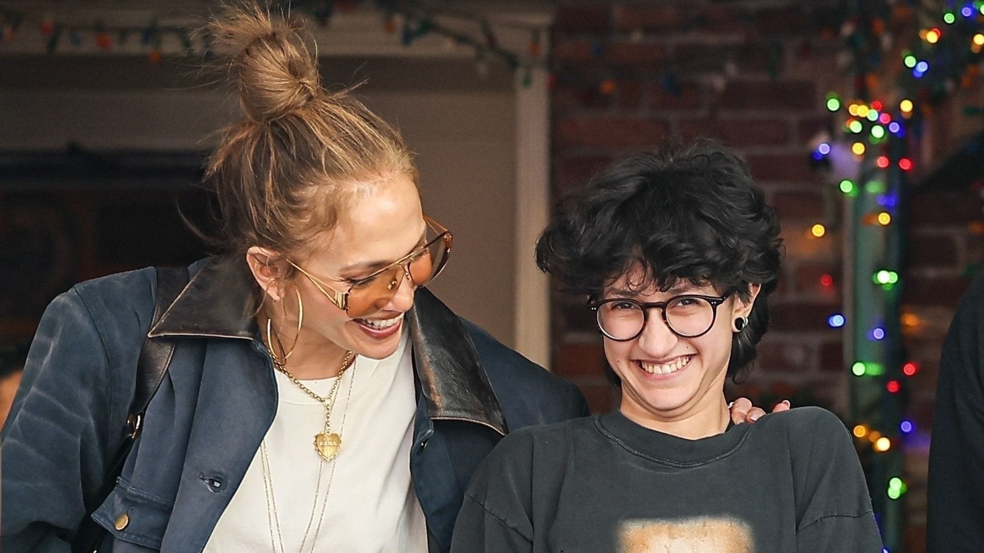 Jennifer Lopez y su hija Emme se dejan ver como un dúo inseparable, en una tarde de madre e hija