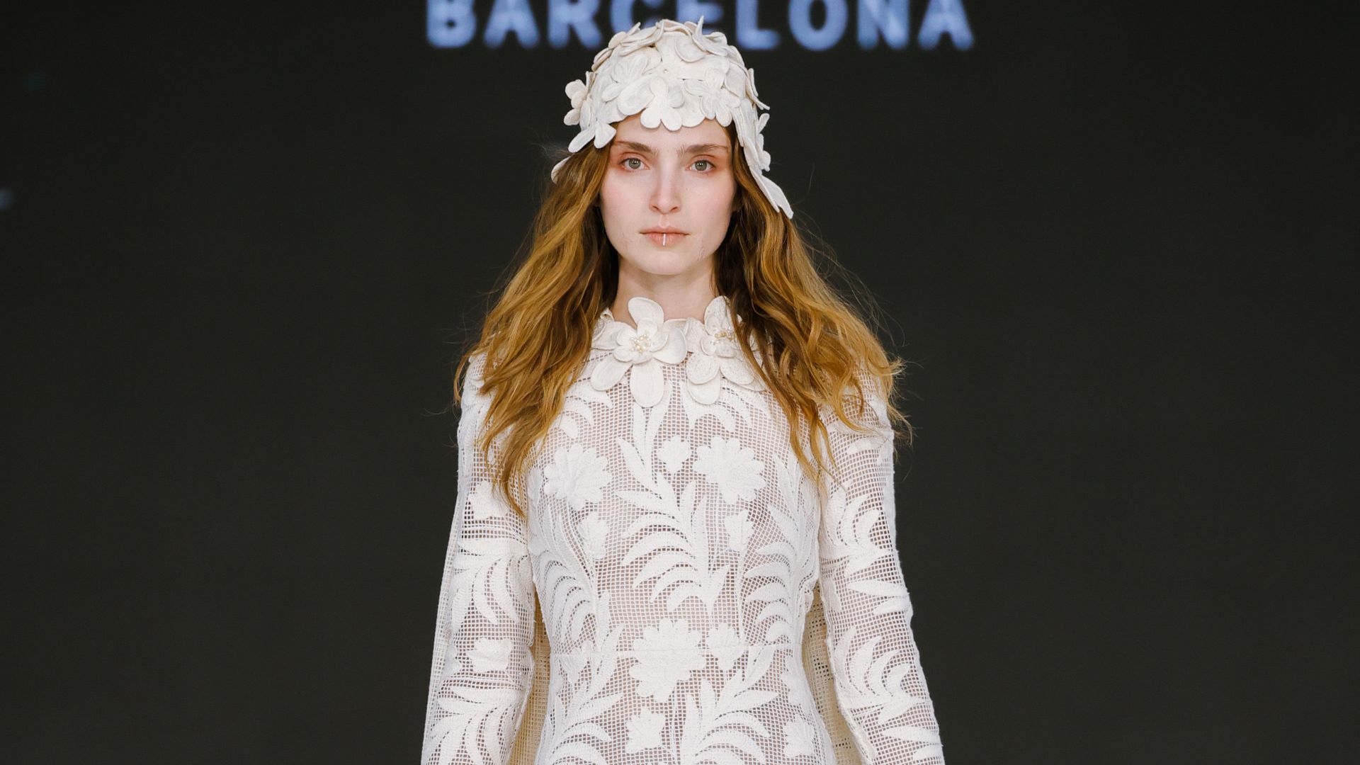 Immaclé o el arte de la ligereza: vestidos 'boho' y transparencias para una novia que busca autenticidad