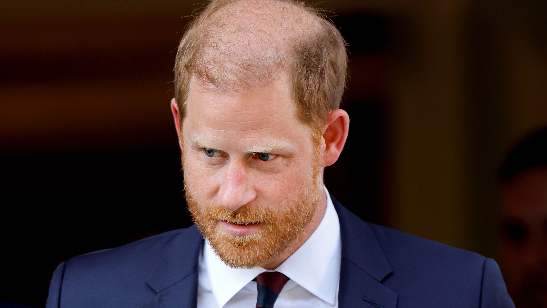 El príncipe Harry abandona Chatham House tras asistir al encuentro "The Invictus Games Foundation Conversation: From Policy to Practice", celebrado el 7 de julio de 2026 en Londres, Inglaterra