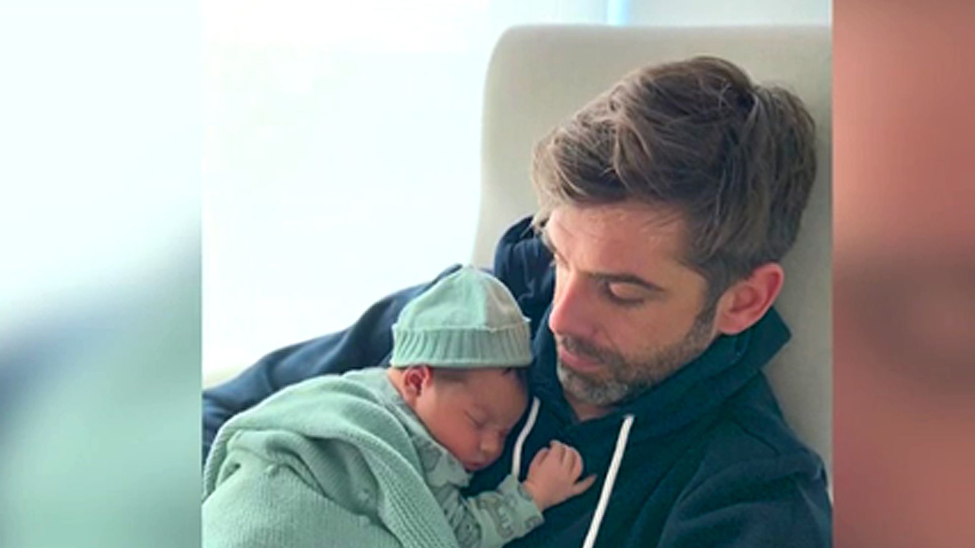 Paula del Fraile y José Yélamo, de laSexta, presentan a Claudia, su primera hija
