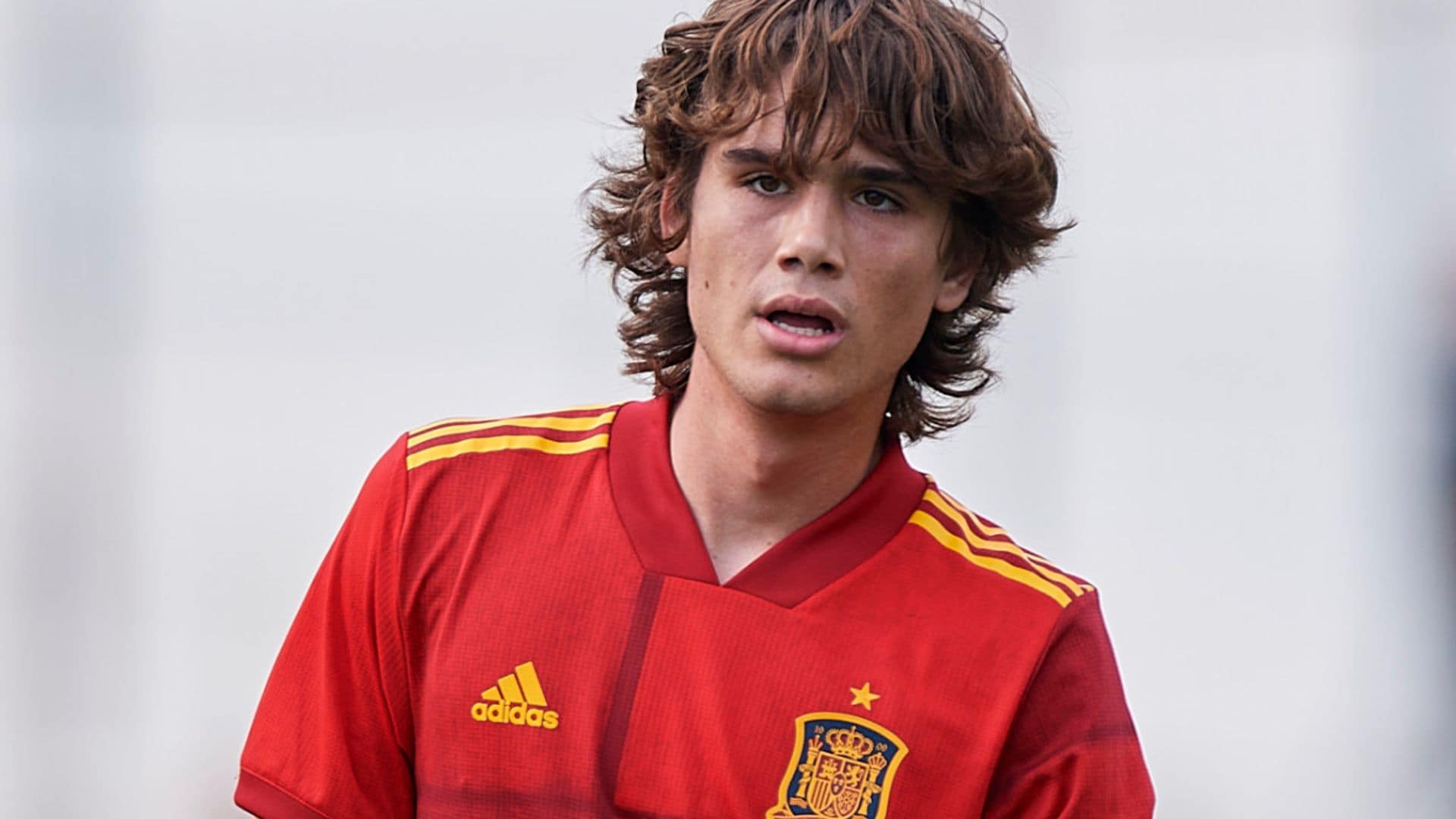 ¡Son iguales! El gran parecido de Julen Guerrero y su hijo, que ha seguido sus pasos en el fútbol