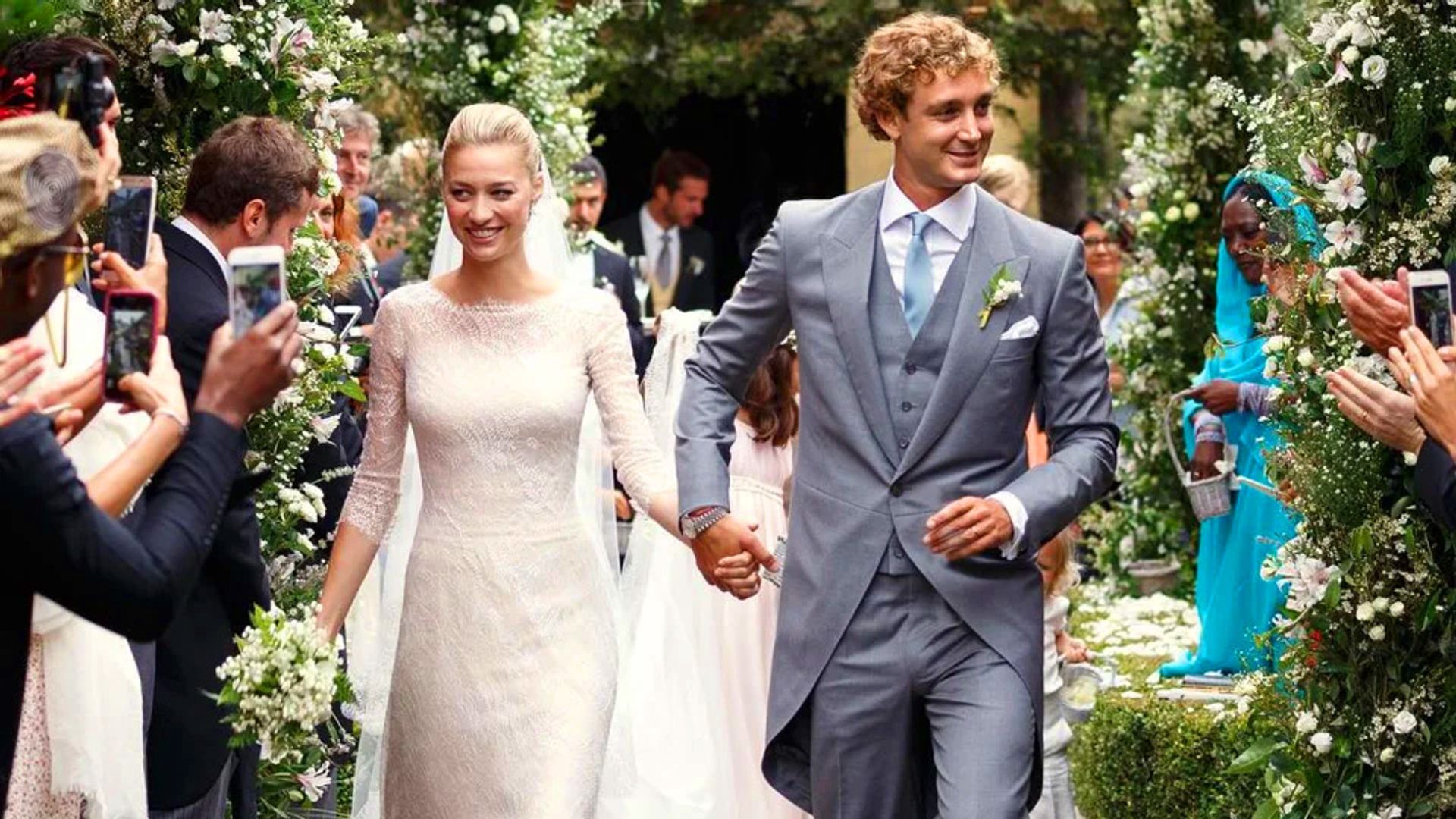 Pierre Casiraghi y Beatrice Borromeo celebran hoy su 11º aniversario: así es el broche antiguo que llevó ella en la ceremonia y conquista a las novias de este año