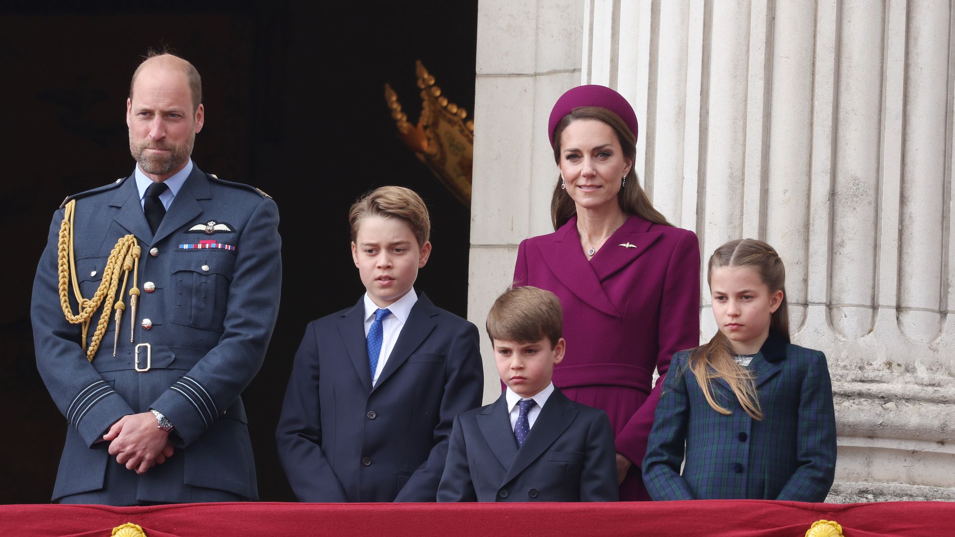 George, Charlotte y Louis se roban el show mientras bailan en el balcón del palacio