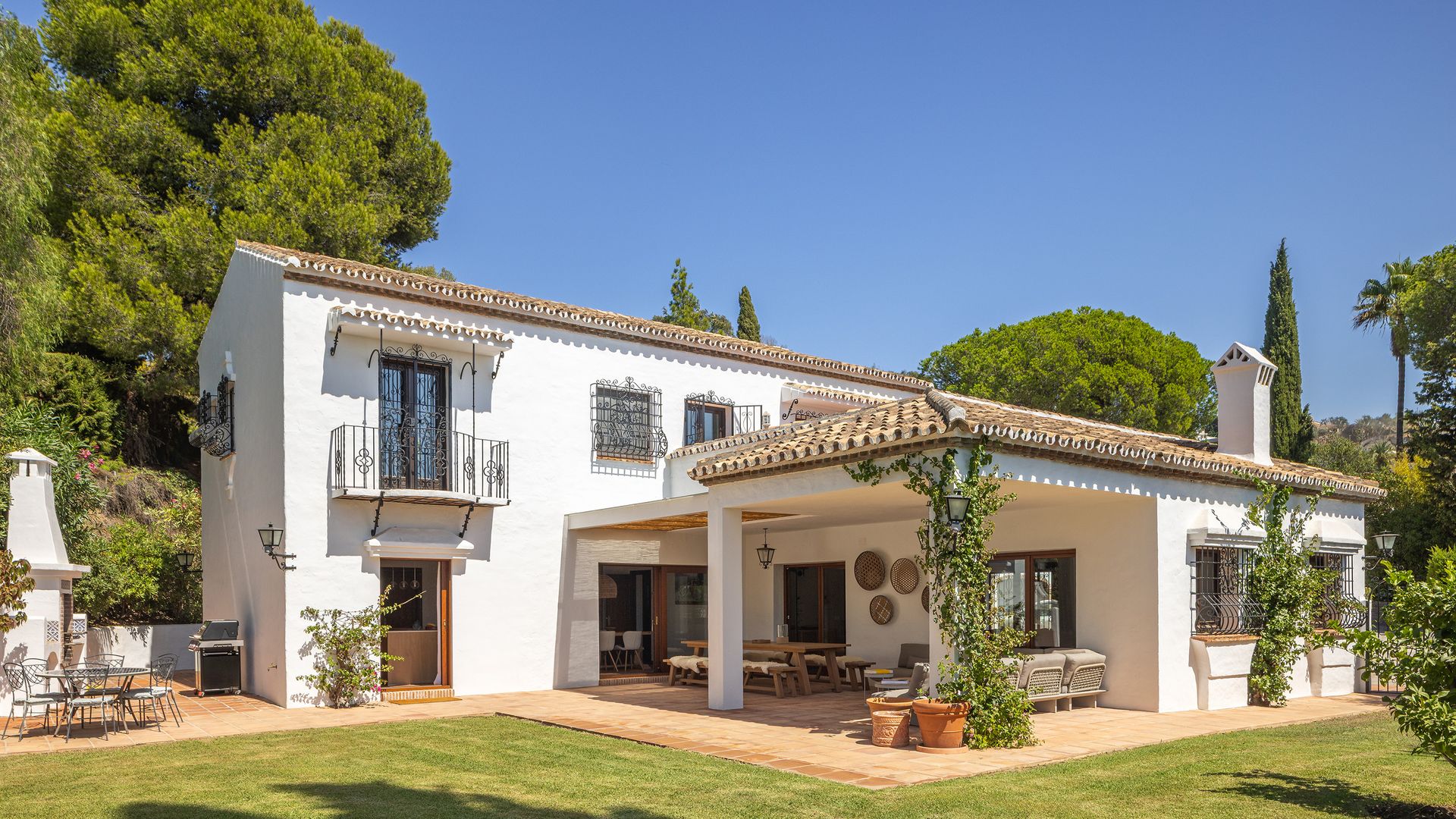 La reforma de una casa con jardín y piscina en Málaga que recuperó su esencia andaluza