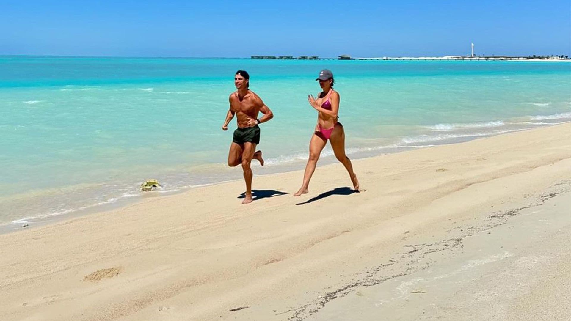 Georgina presume de curvas en su escapada romántica con Cristiano
