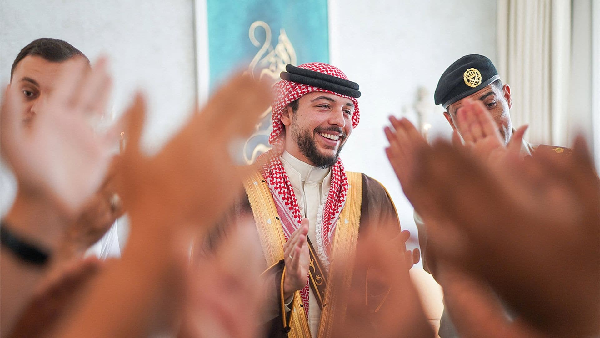Hussein de Jordania despide la soltería en una fiesta tradicional organizada por su primo