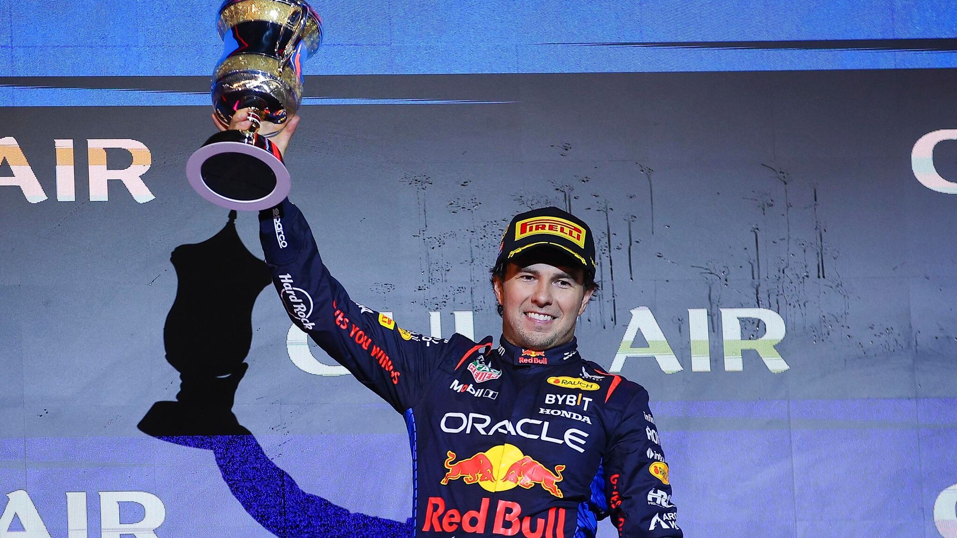 Tras conseguir el subcampeonato de la Fórmula 1, Checo Pérez logra su primer podio del año