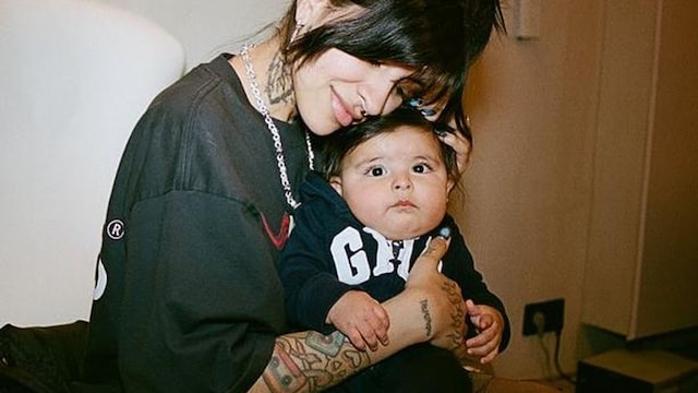 cazzu y su hija inti