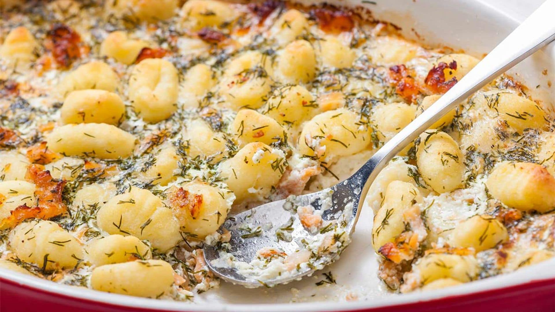 Ñoquis cremosos con salmón al eneldo