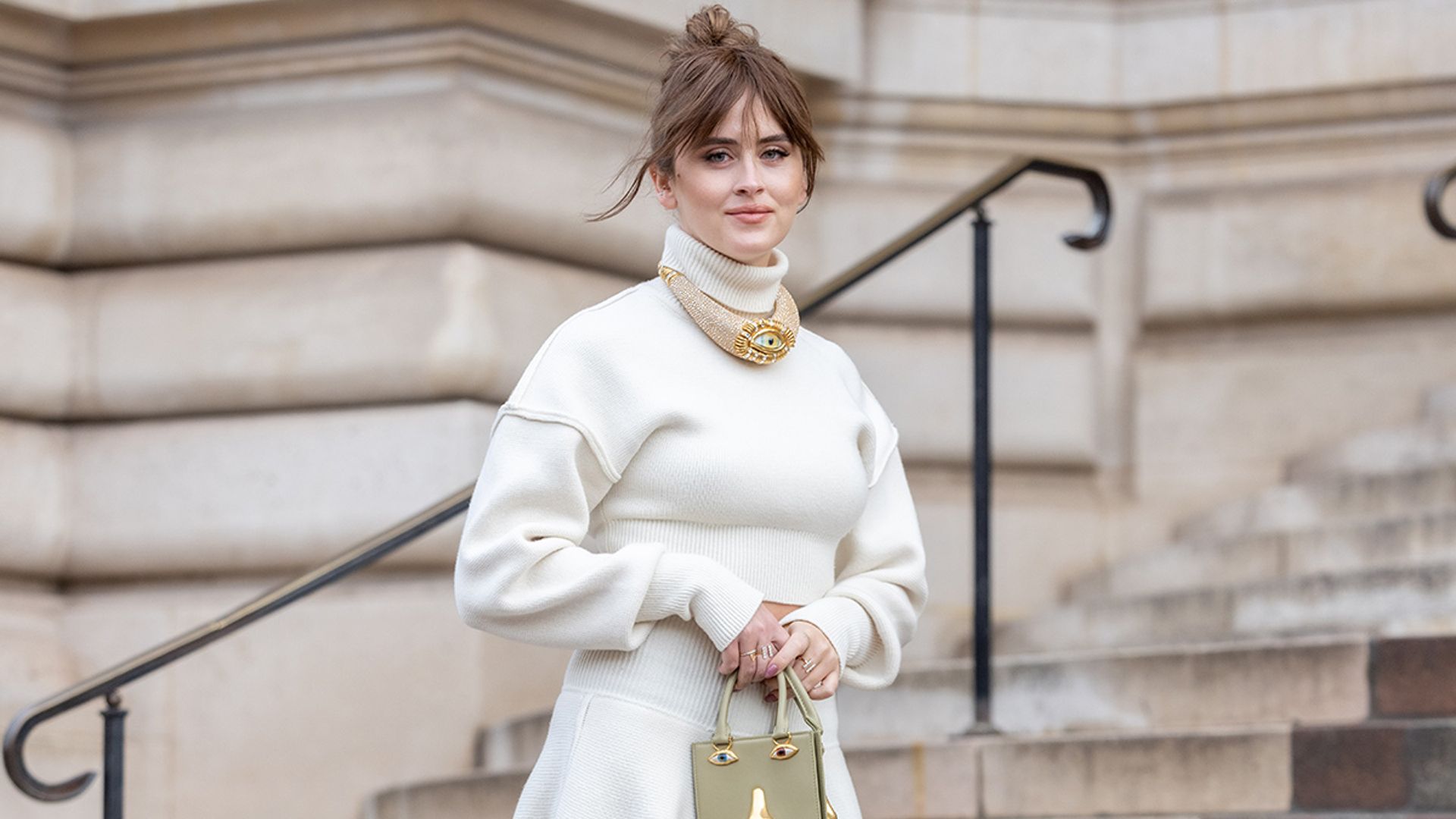 Valentina Ferragni triunfa en París con un 'total look' de punto mientras Chiara no aparece en la Alta Costura