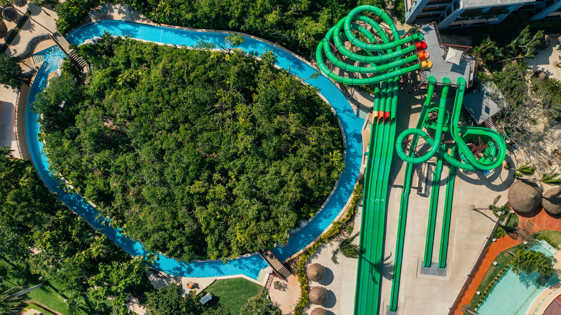 Desde parques acuáticos hasta un Spa Sensations perfecto para la desconexión, el hotel ofrece actividades para todos los gustos.