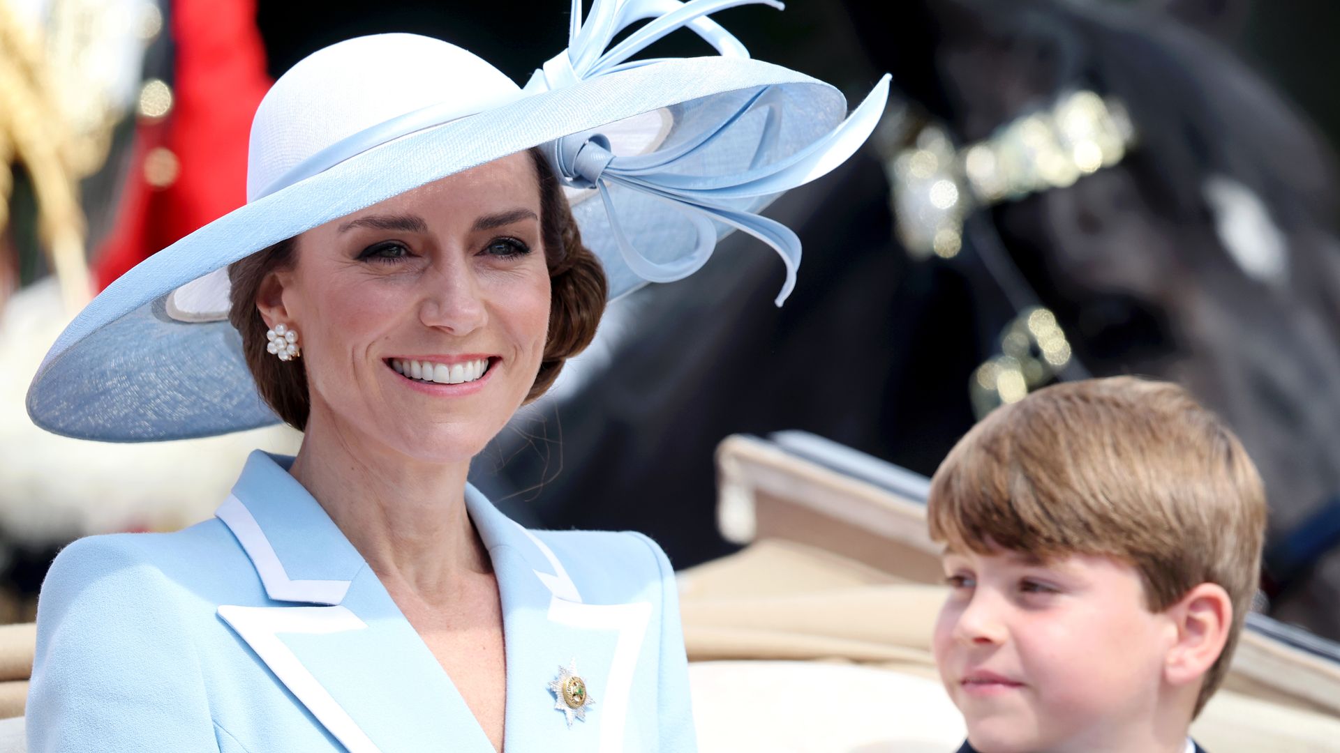 Kate Middleton y su hijo Louis, en el carruaje del Trooping the Colour 