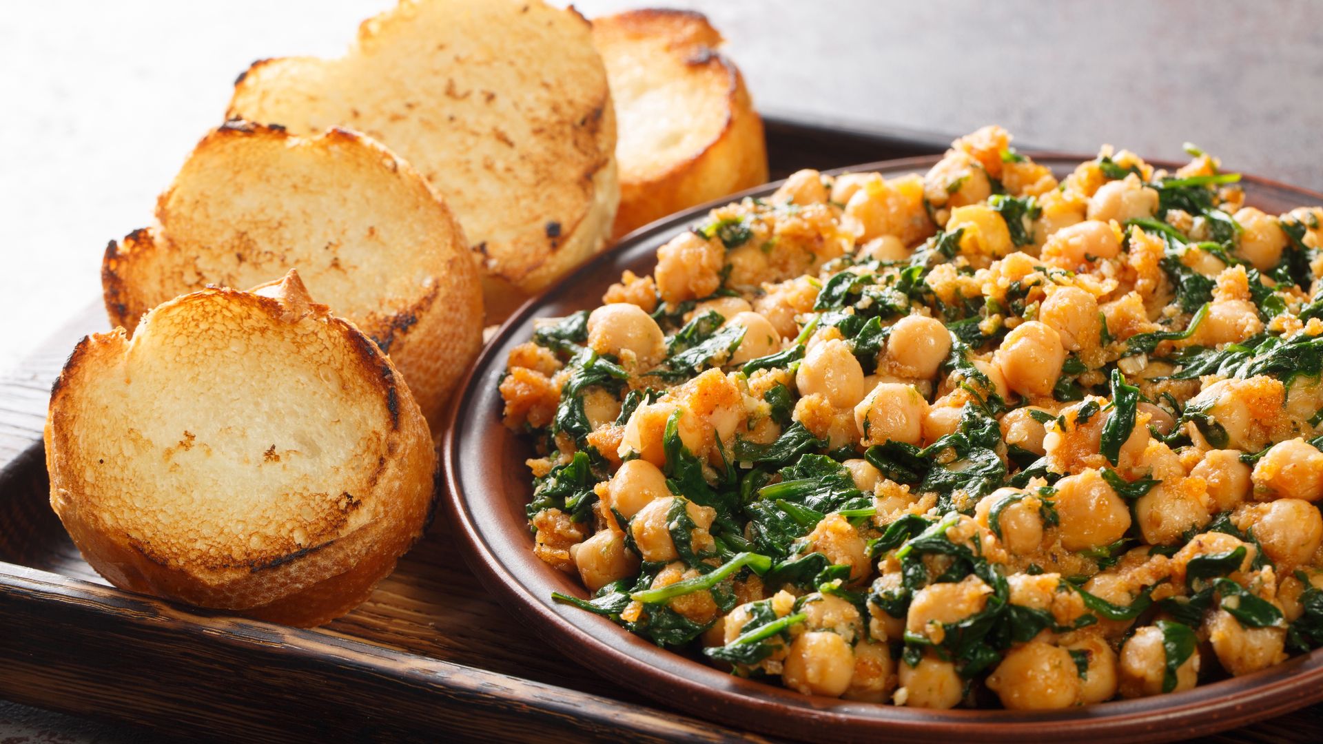 Garbanzos con espinacas: la receta más sencilla, nutritiva y tradicional