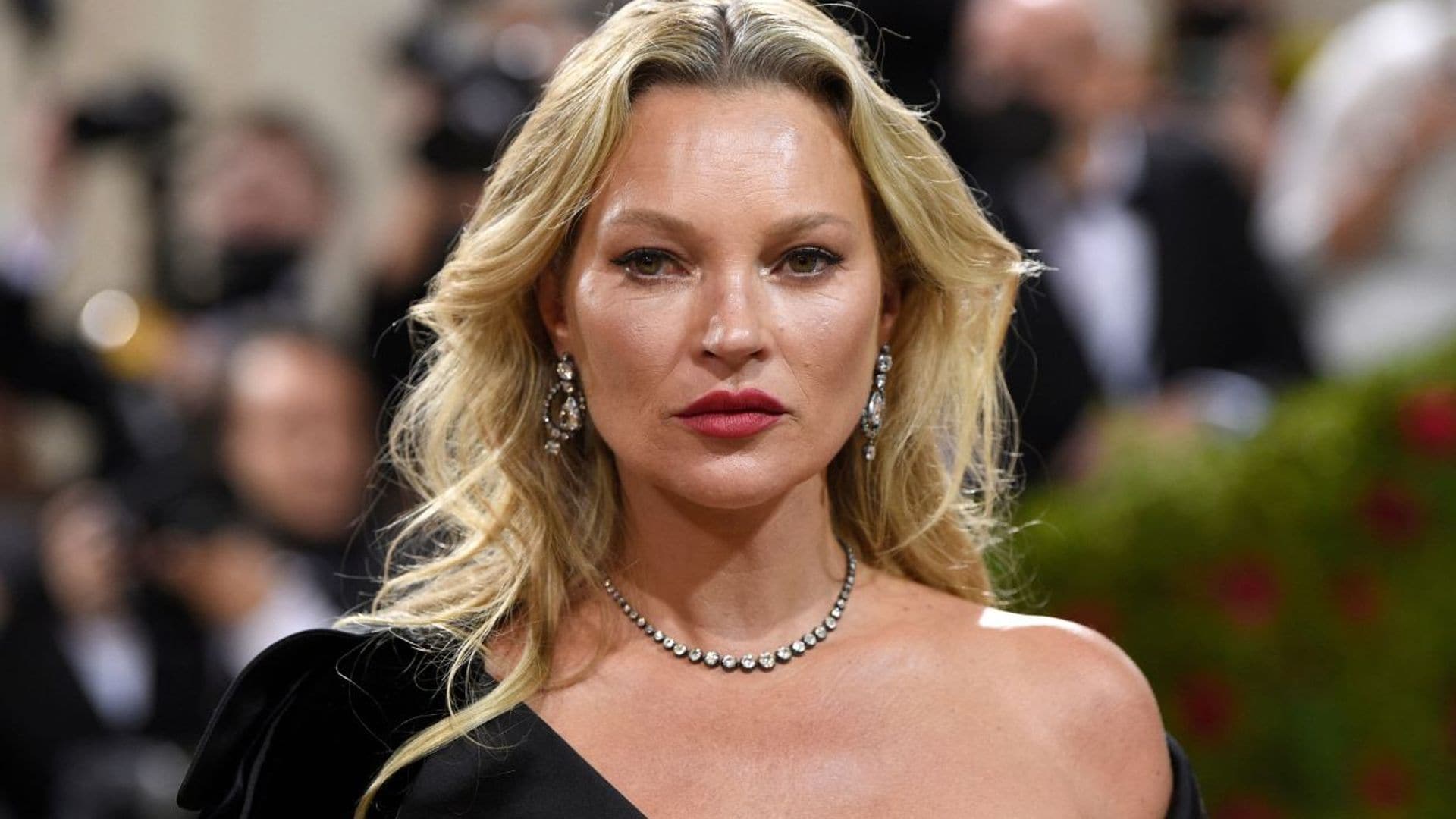 La espectacular reaparición de Kate Moss sobre las pasarelas en la 'Milan Fashion Week'