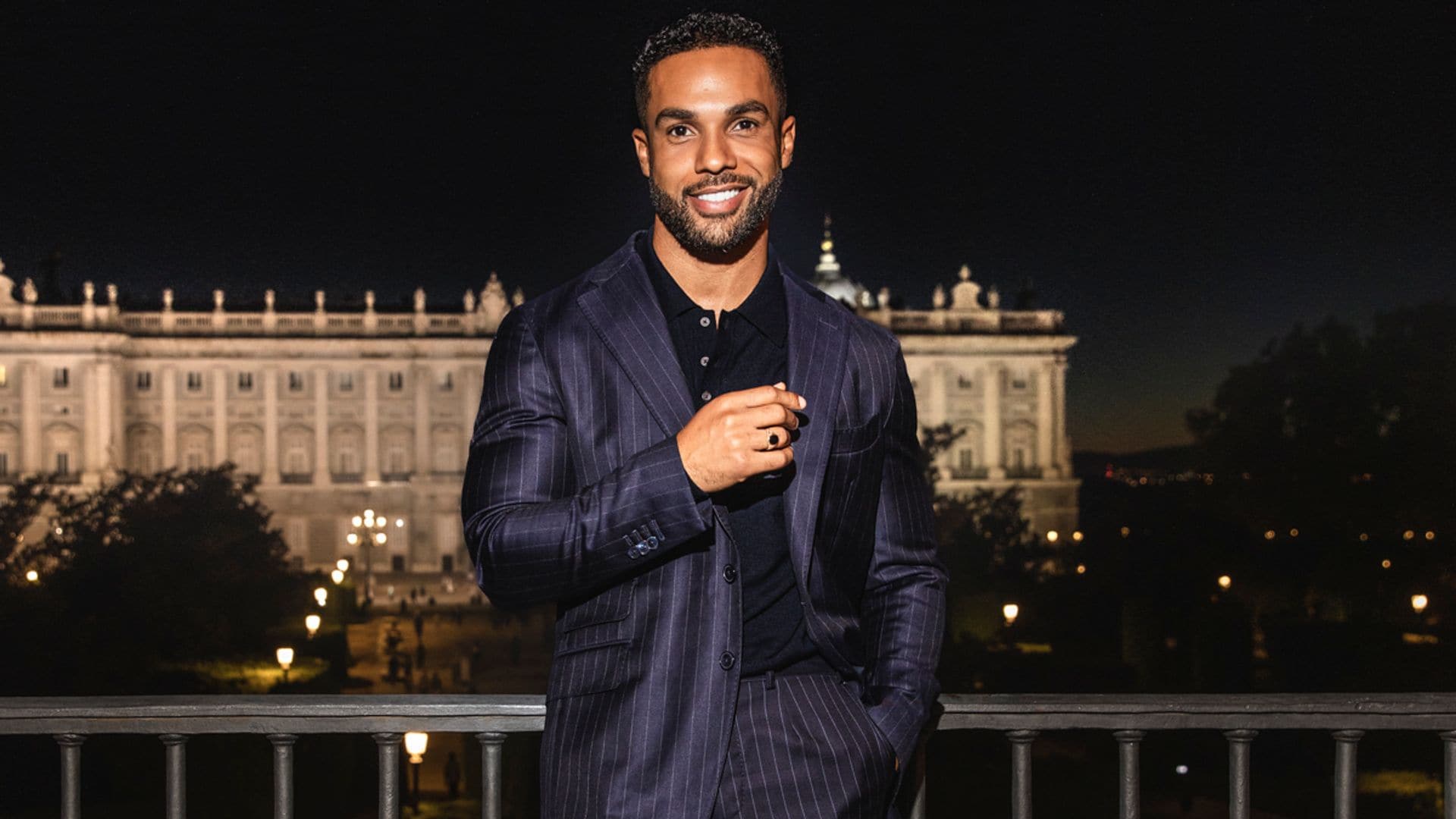 Lucien Laviscount, el nuevo galán de la moda española, brilla en la cena inaugural de la Mercedes-Benz Fashion Week Madrid