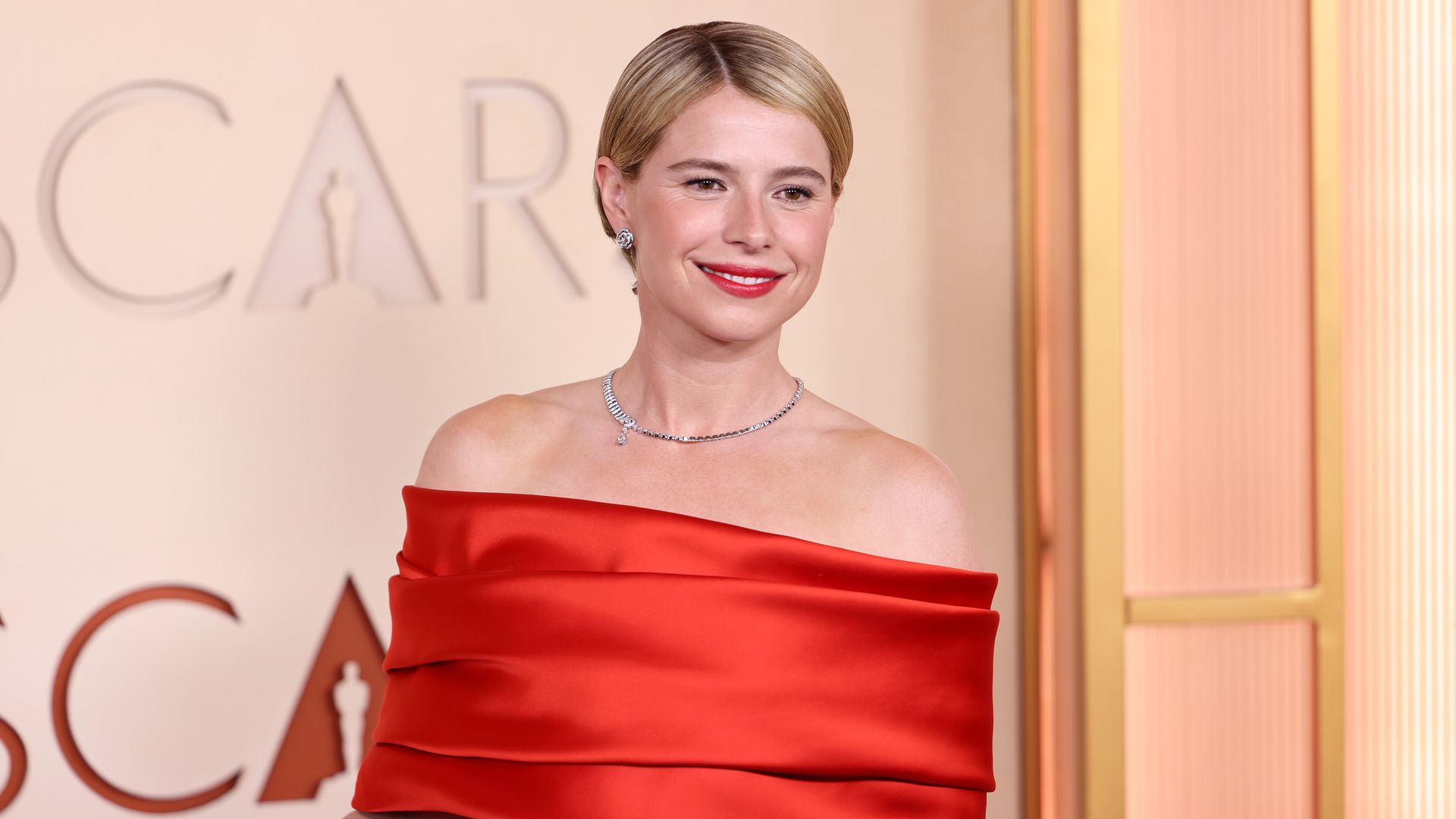 Ha nacido una estrella: tras conquistar a Dior y Chanel, Jessie Buckley se corona en los Oscar como la mejor actriz