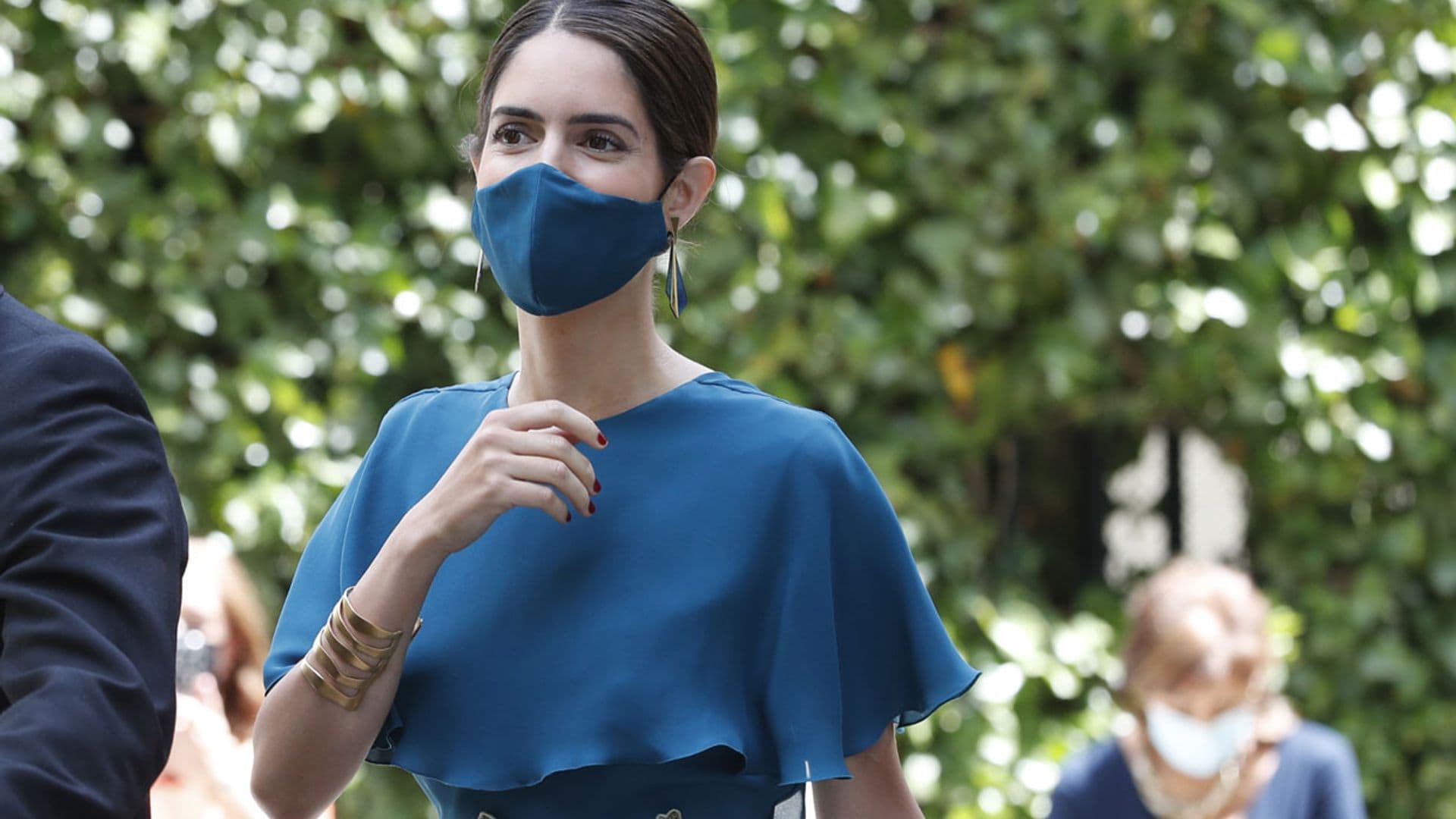 Sofía Palazuelo confía en el diseñador de Máxima de Holanda y apuesta por un vestido 'midi' con escote en la espalda