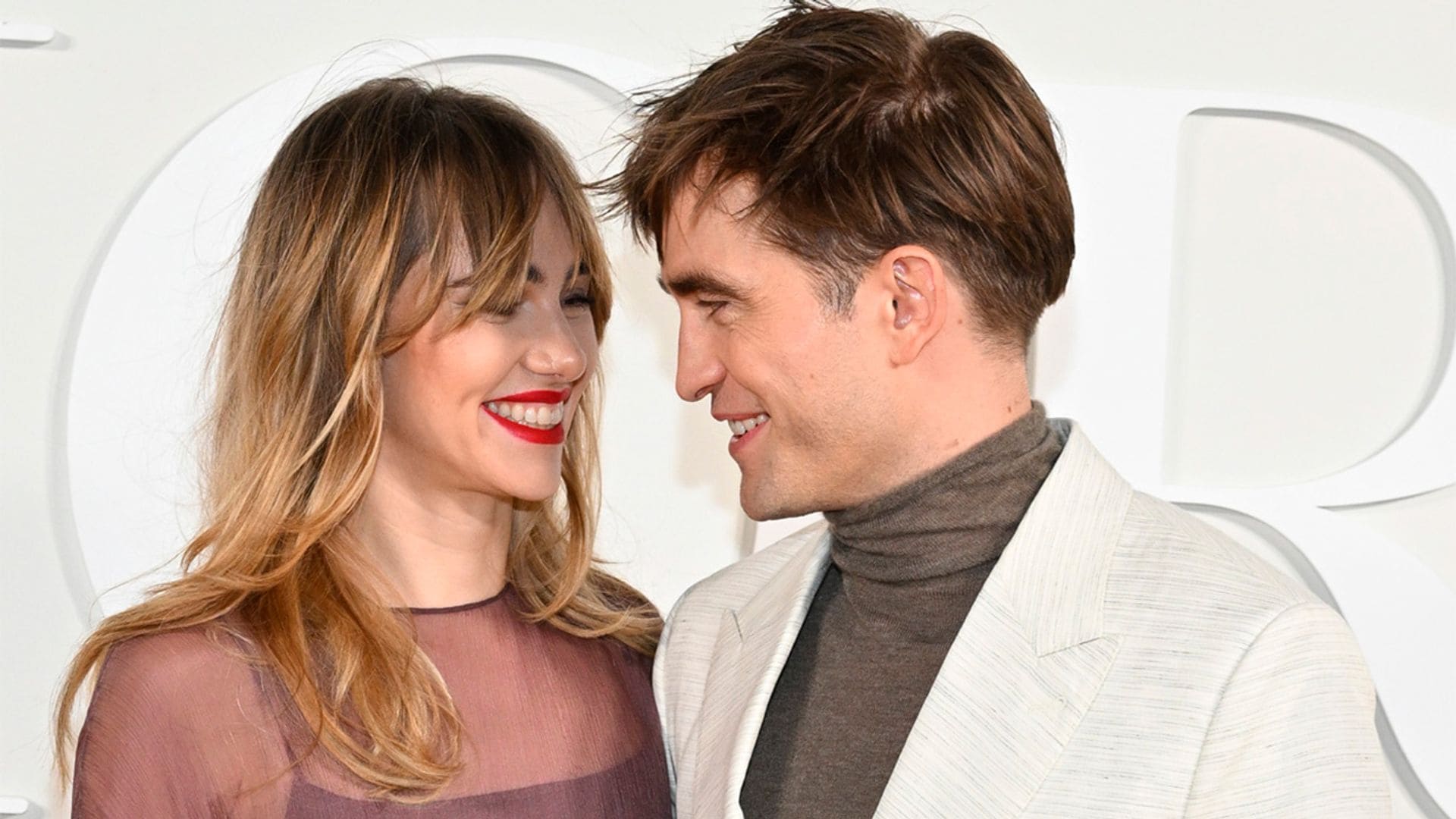 Suki Waterhouse muestra la primera imagen con su bebé
