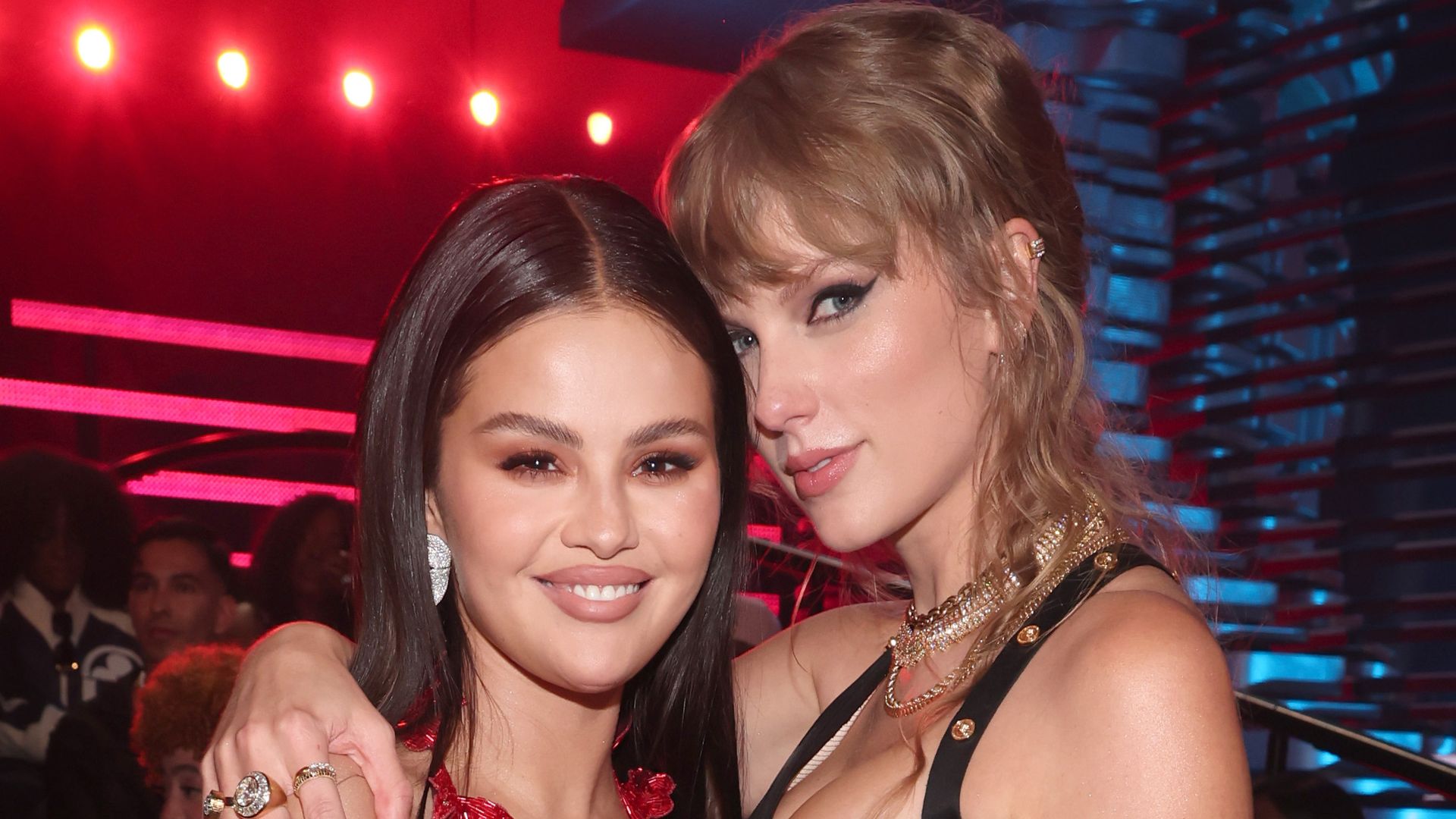 El papel de Selena Gomez en la boda de Taylor Swift y Travis Kelce: se dice que será la dama de honor