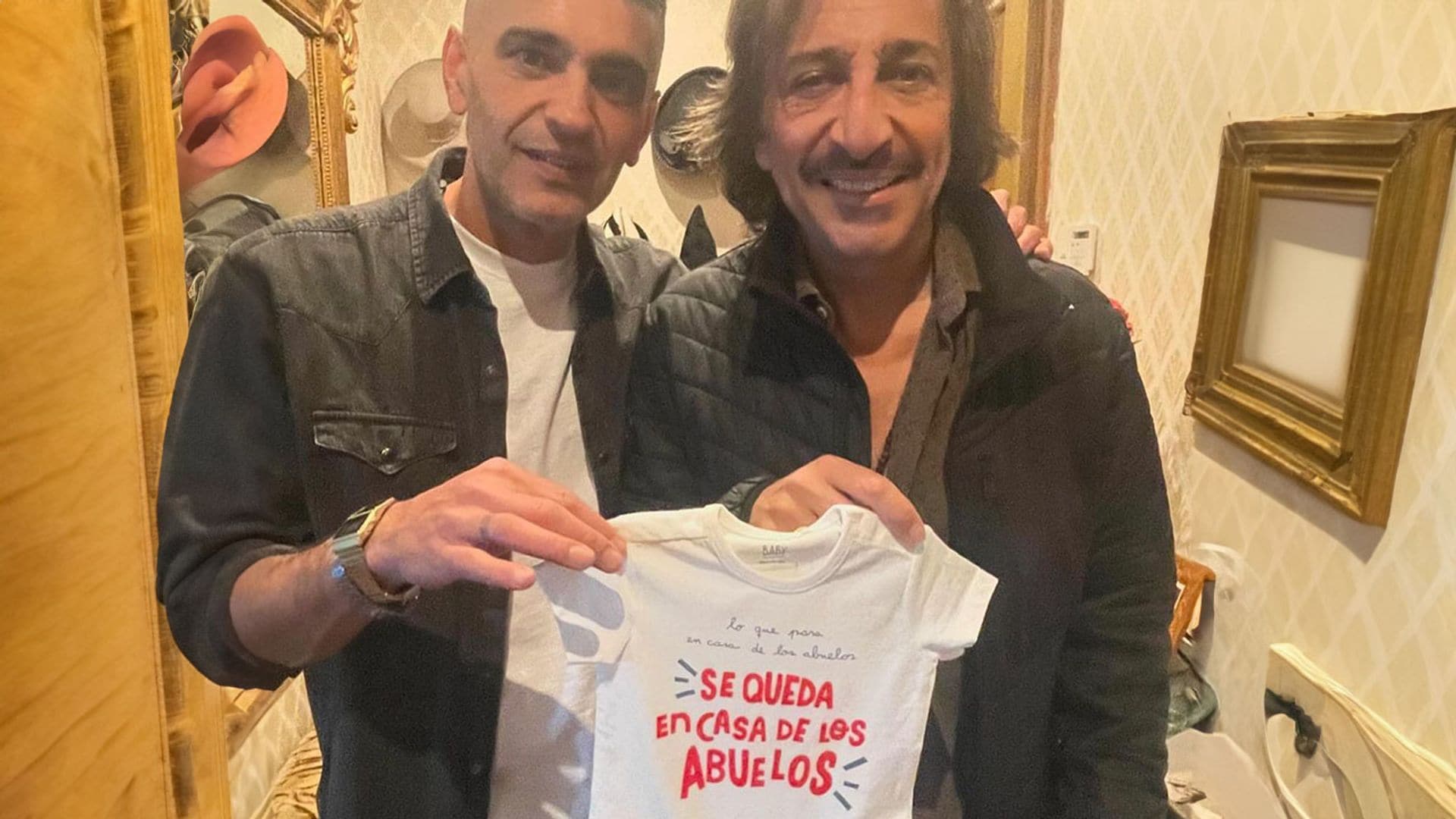 Las imágenes de Antonio Carmona 'abueleando' en el 28 cumpleaños de su hija Lucía Fernanda