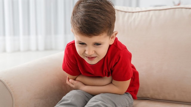 ni o con cistitis en verano s ntomas prevenci n y tratamiento 