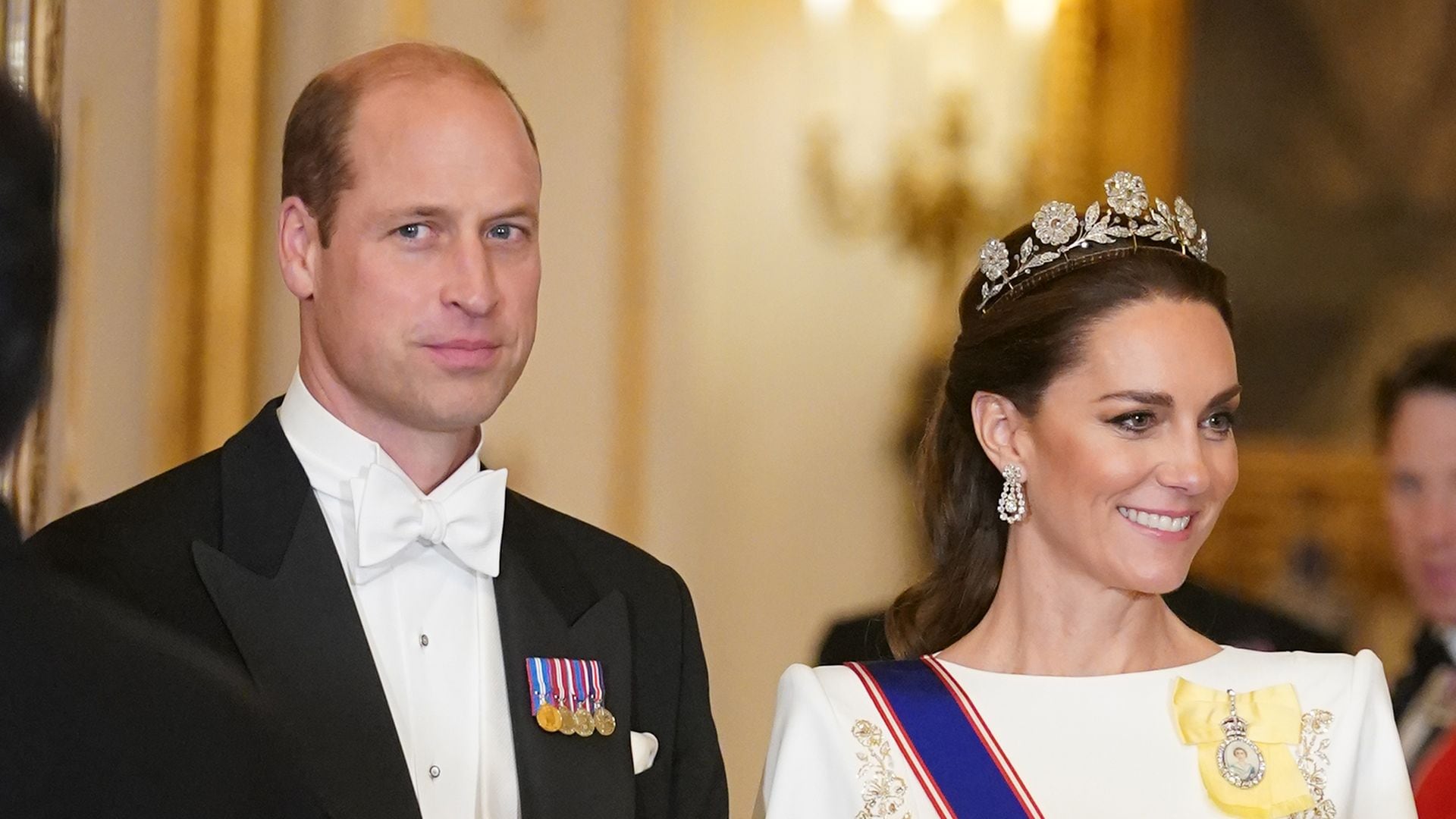 La princesa de Gales durante un banquete de gala con la tiara "Strathmore Rose", una de las favoritas de la Reina Madre