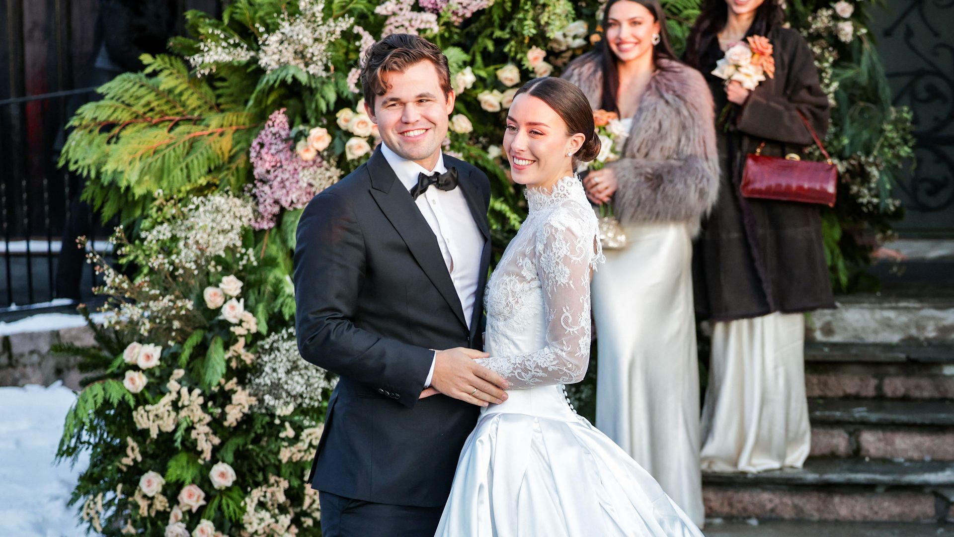 Todos los detalles del look nupcial de Ella Victoria Malone en su boda con Magnus Carlsen, el rey del ajedrez