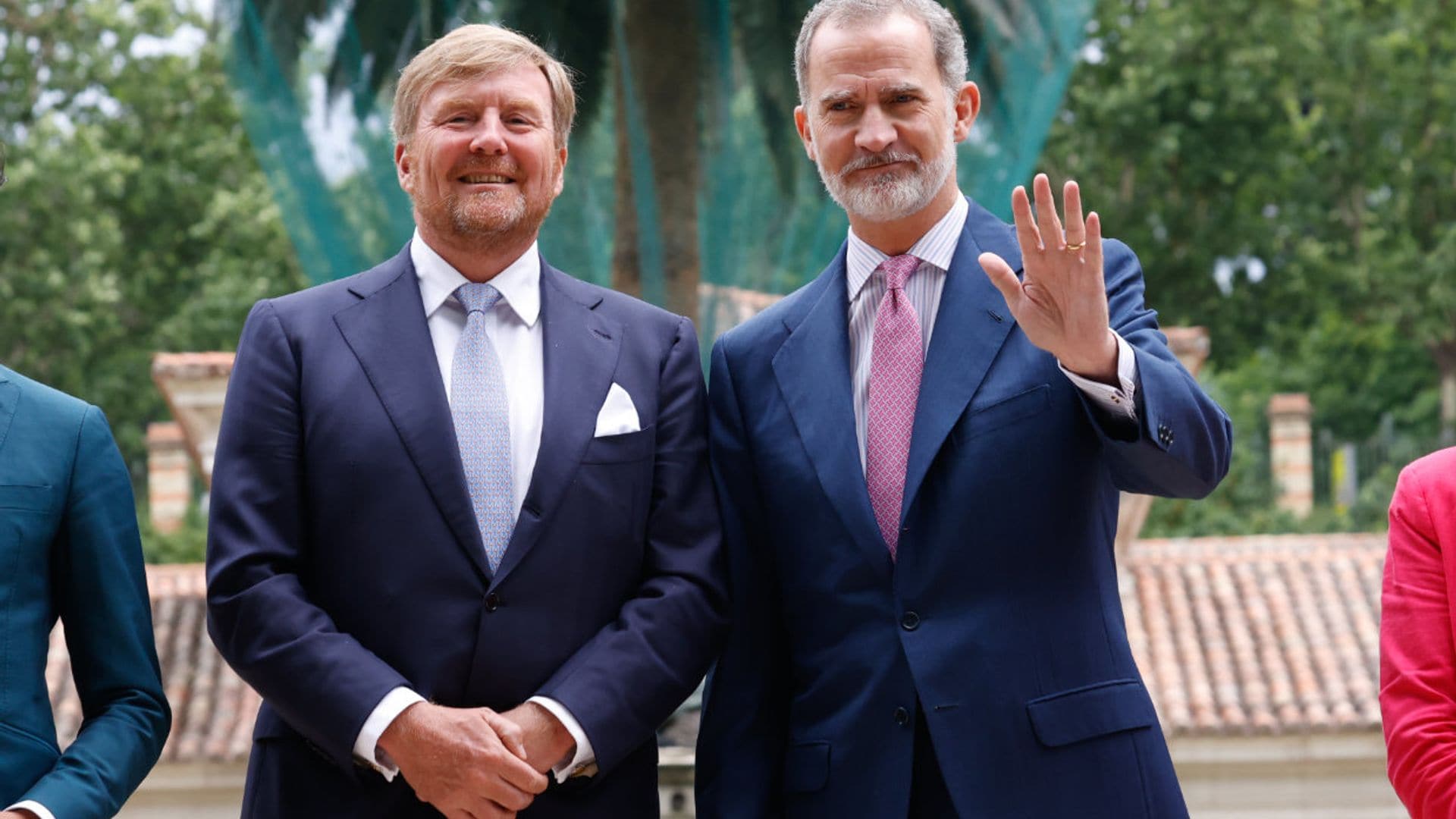 El efusivo abrazo con el que el rey Felipe ha recibido en Madrid a Guillermo de Países Bajos