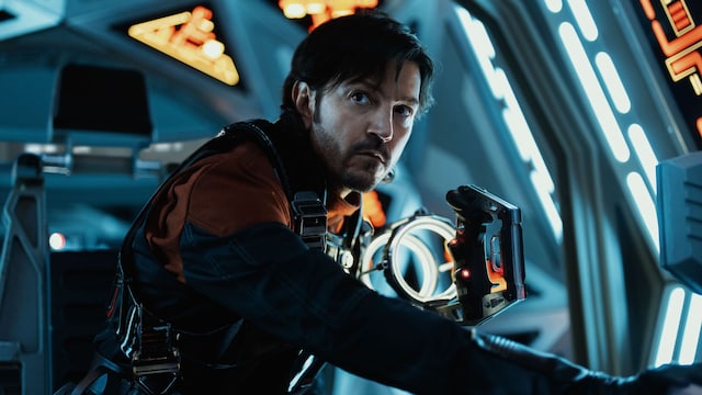 Diego Luna en su personaje en la serie 'Andor', de Lucasfilm que estrena su segunda temporada este 22 de abril de 2025.