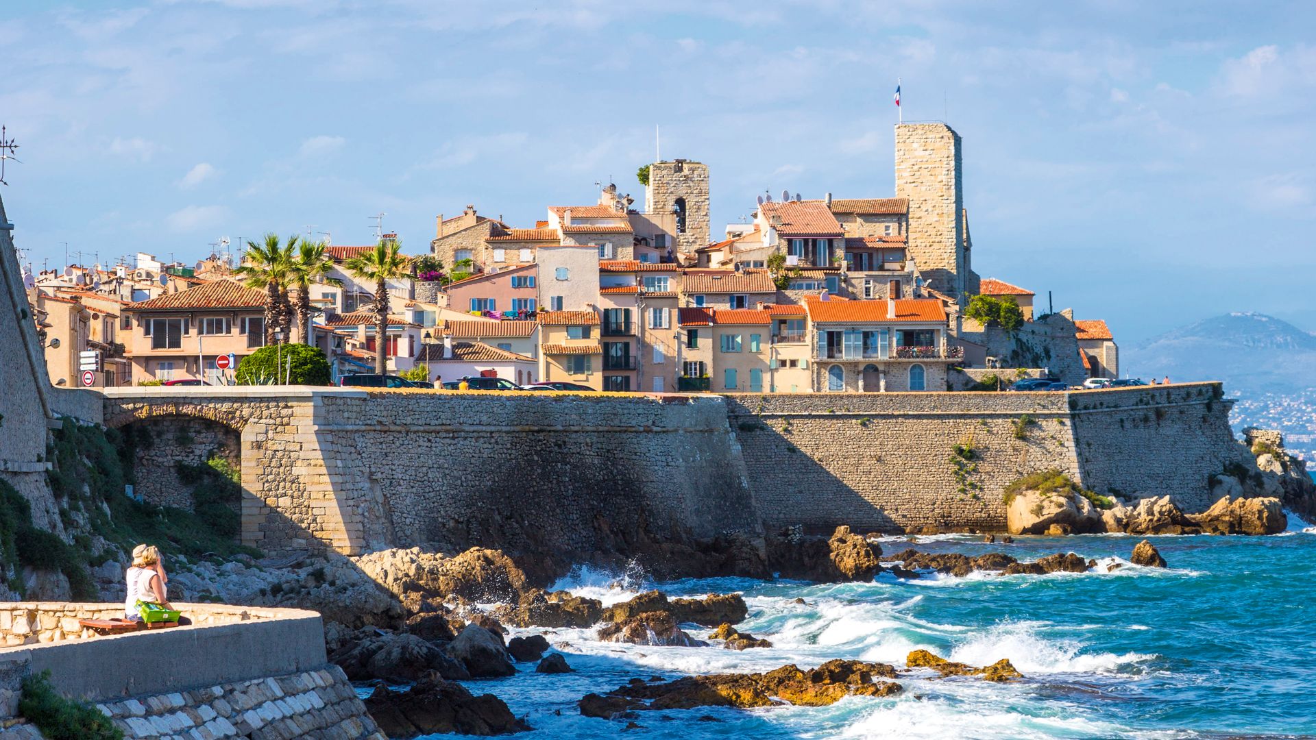 La ciudad francesa en la Costa Azul donde se inventó el verano y conquistó a Picasso, Hemingway y las grandes fortunas