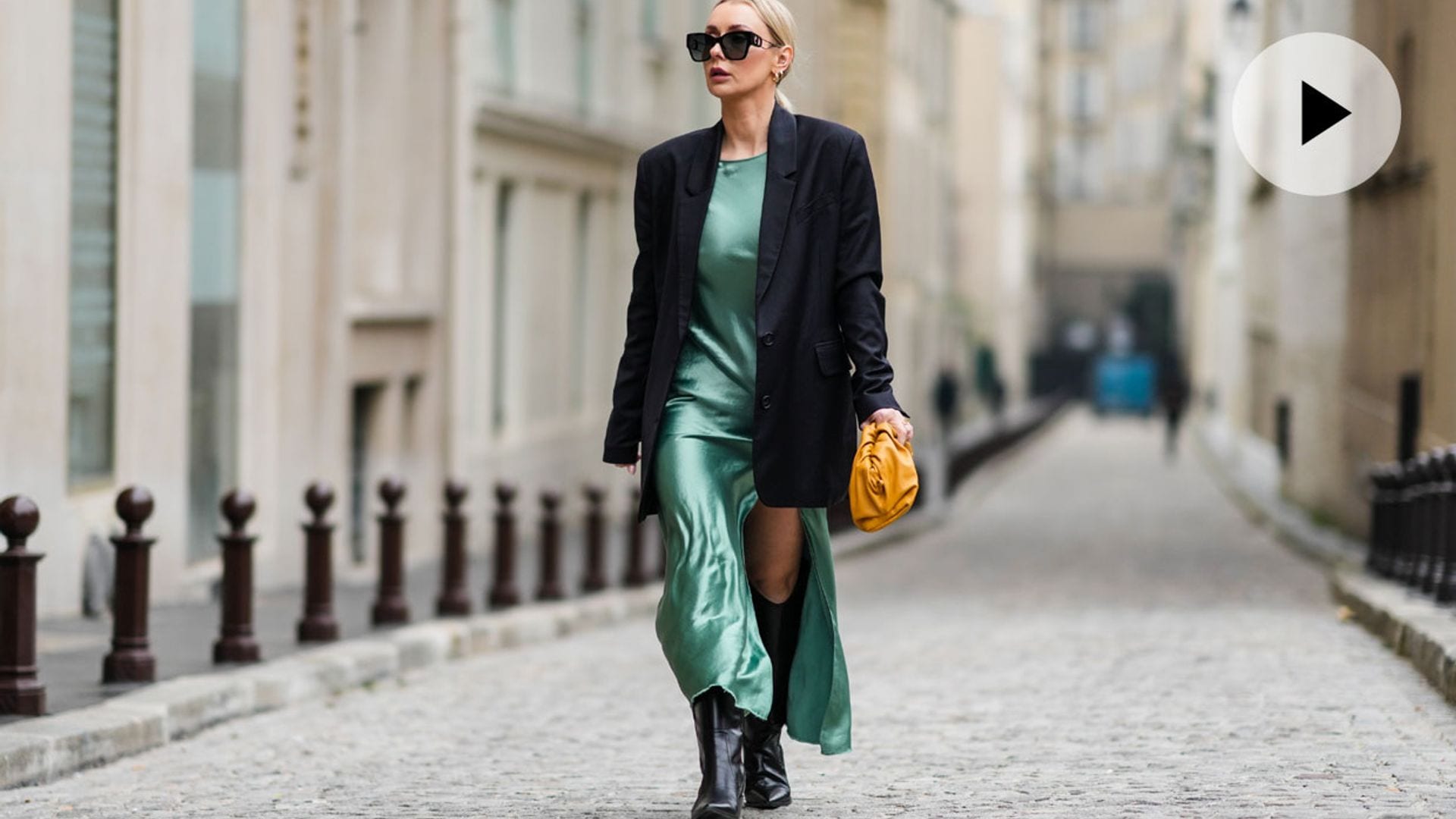 Es posible llevar vestido lencero en otoño con estas combinaciones