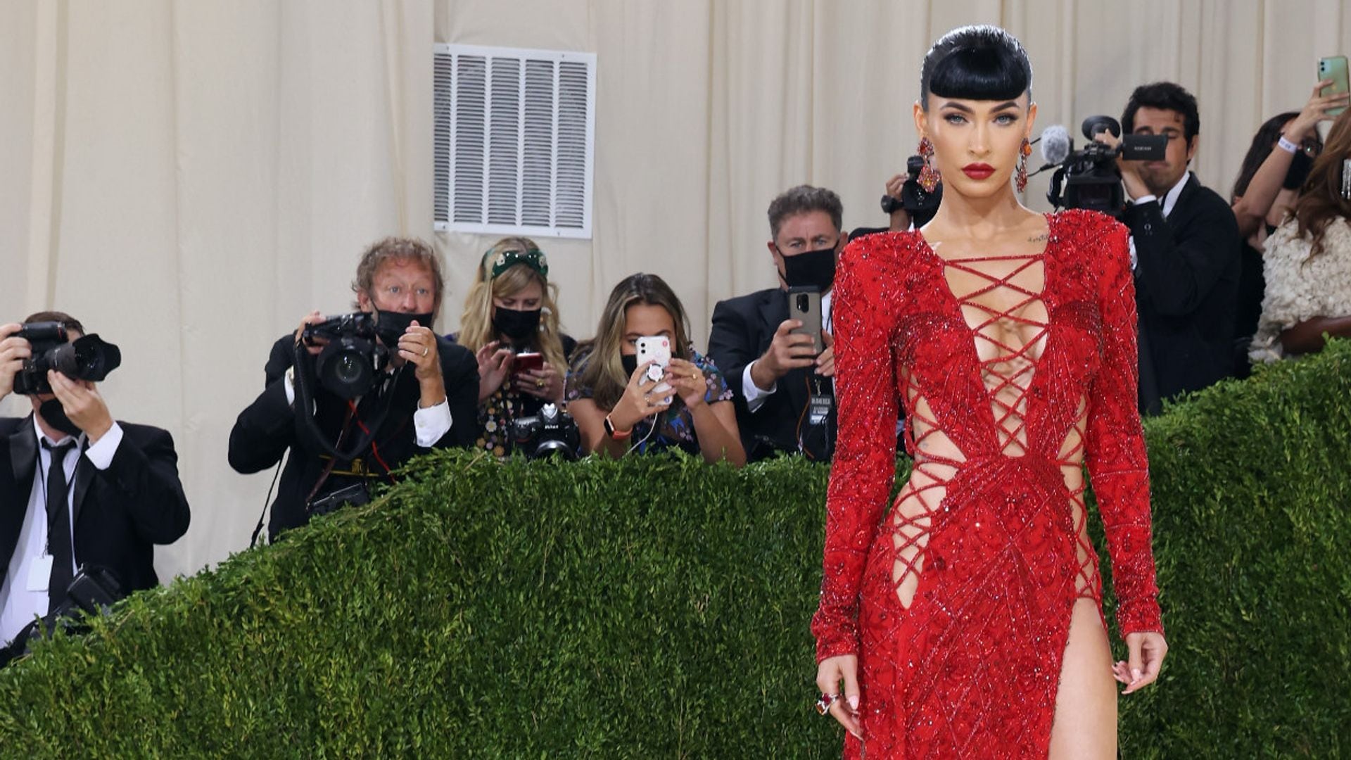 La marca personal de Megan Fox en sus looks: diseños atrevidos y llamativos