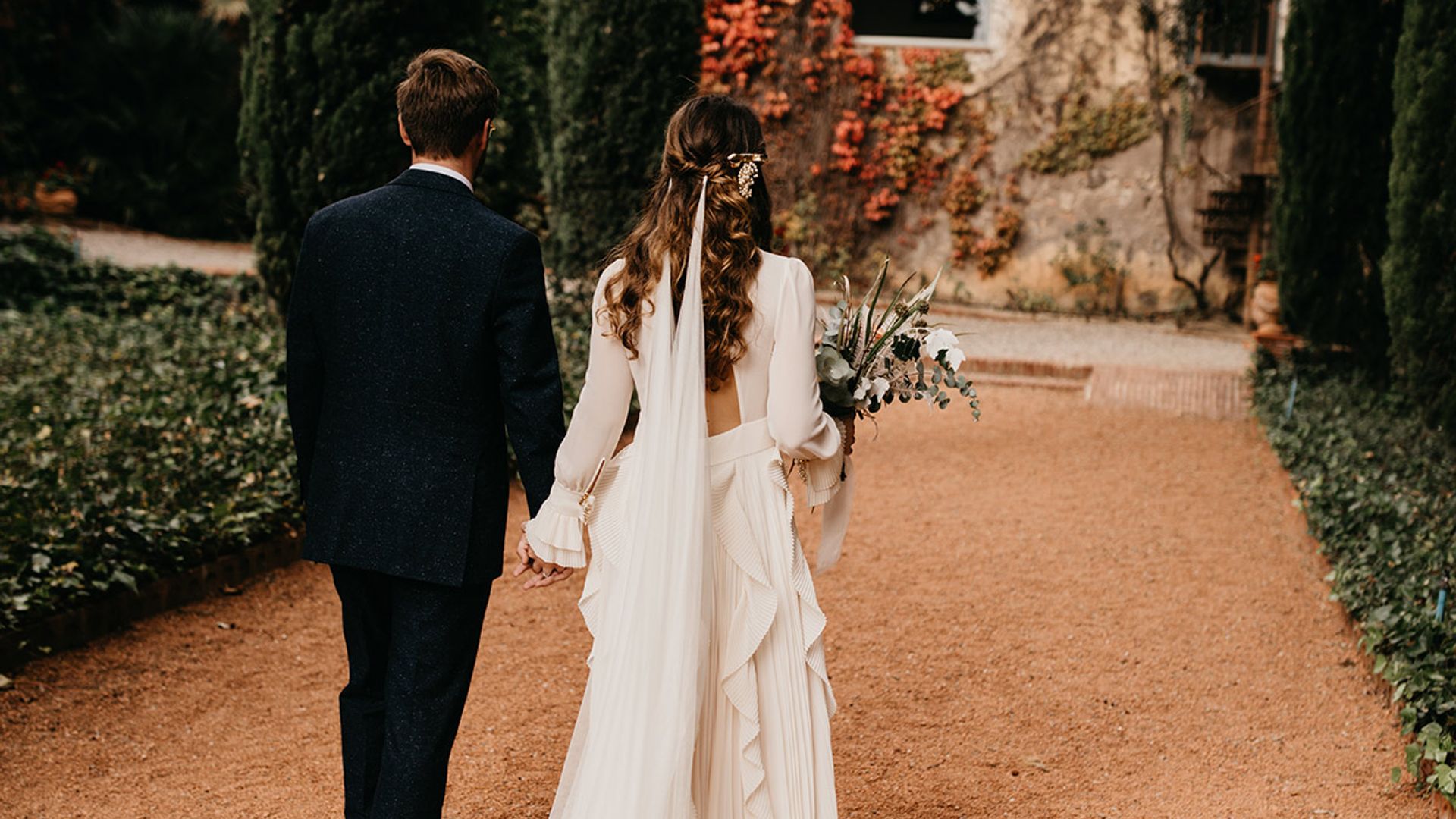 Falda plisada y volantes, los detalles del vestido de novia que conquistó a Paula (y al mundo)